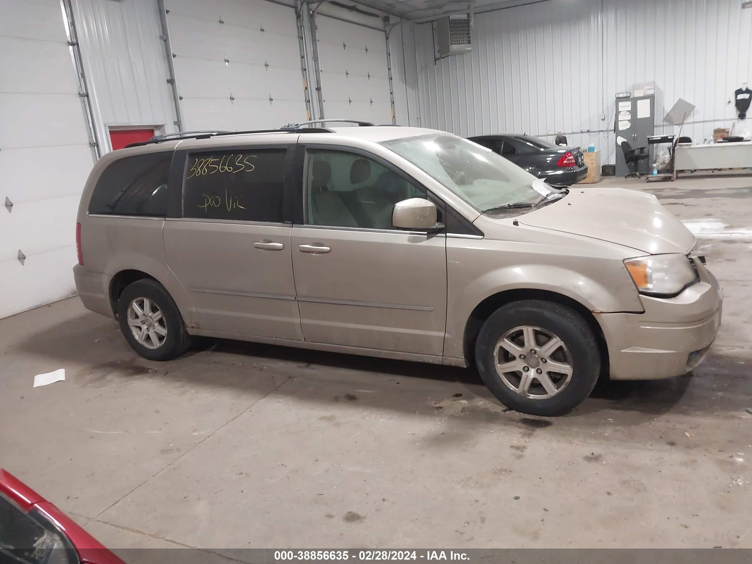 Photo 13 VIN: 2A8HR54119R555348 - CHRYSLER TOWN & COUNTRY 