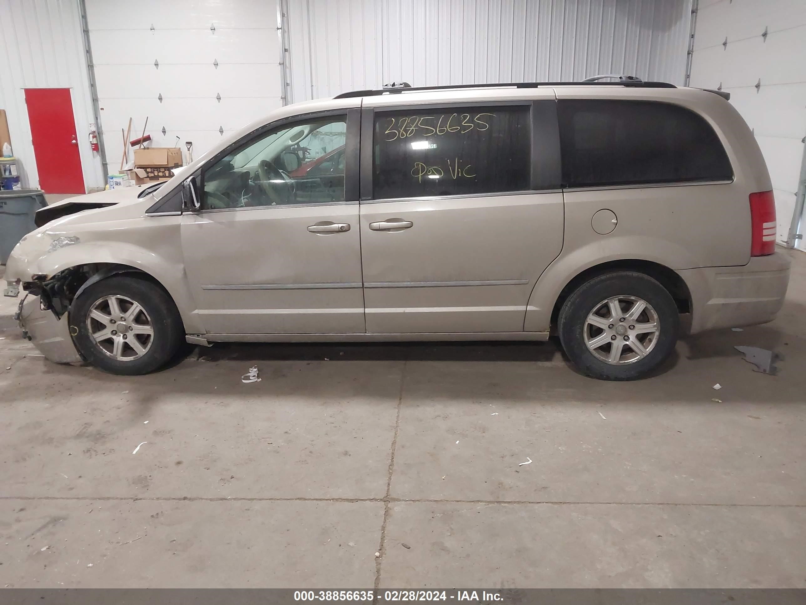 Photo 14 VIN: 2A8HR54119R555348 - CHRYSLER TOWN & COUNTRY 