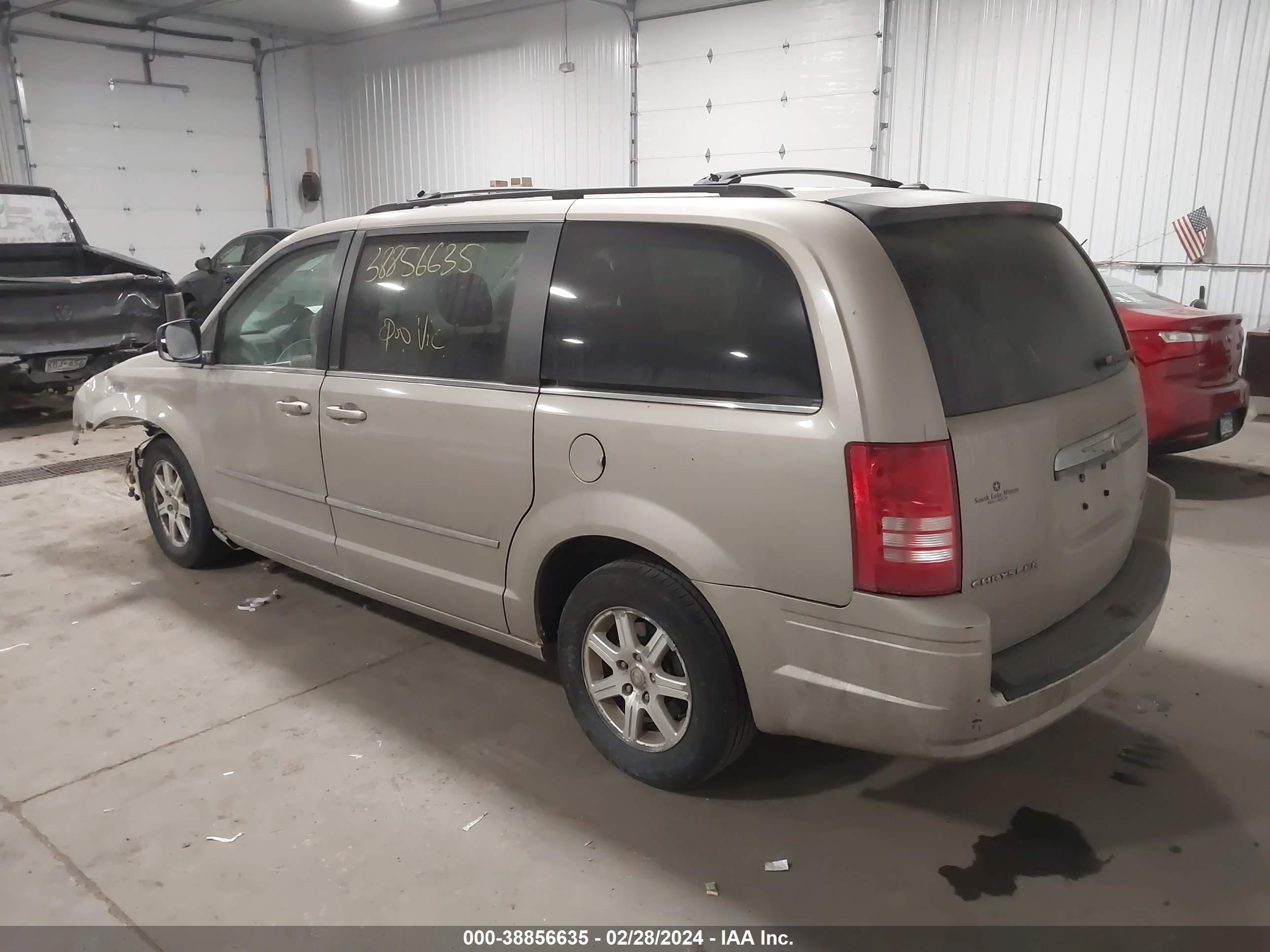 Photo 2 VIN: 2A8HR54119R555348 - CHRYSLER TOWN & COUNTRY 