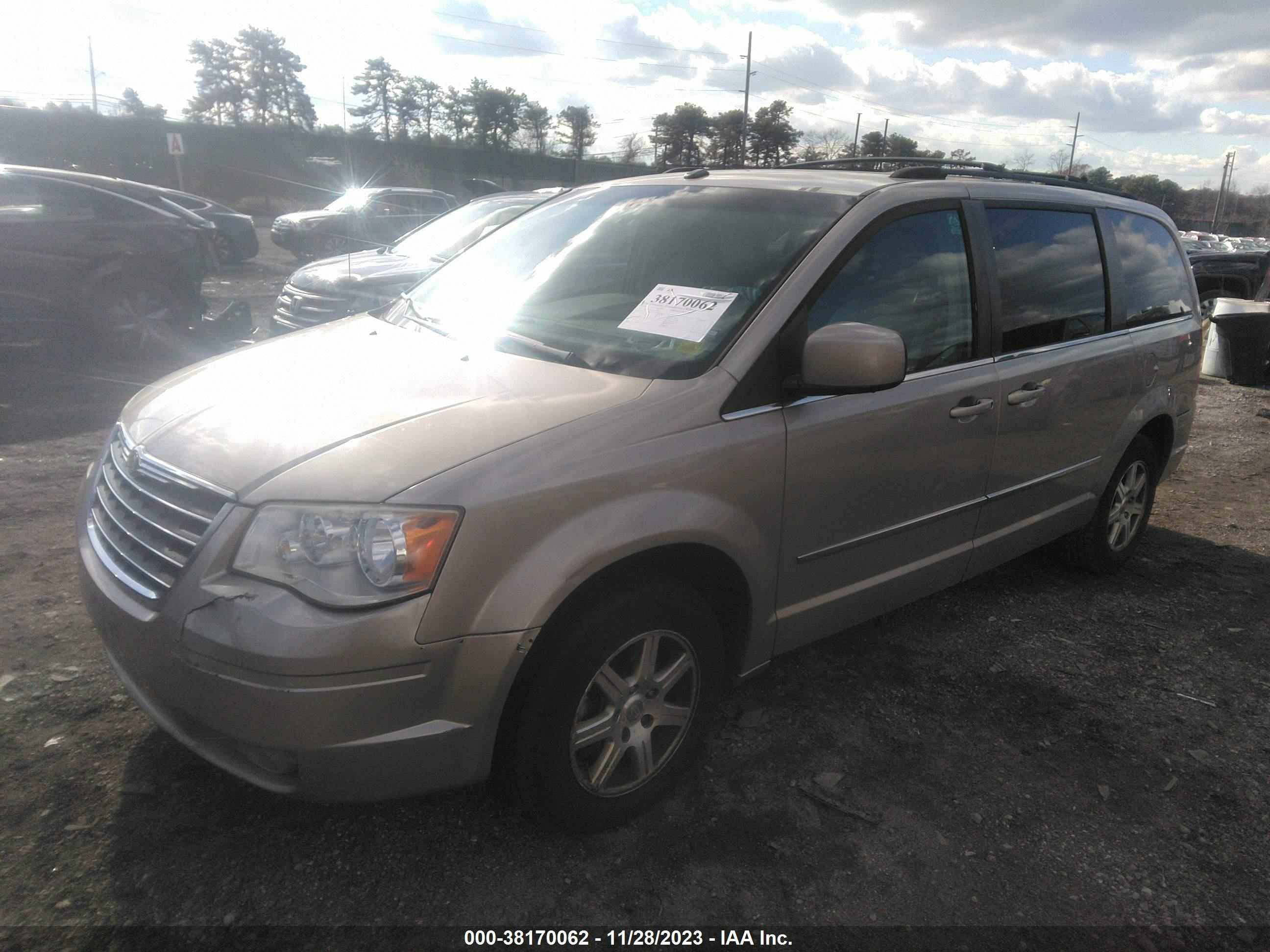 Photo 1 VIN: 2A8HR54119R632820 - CHRYSLER TOWN & COUNTRY 