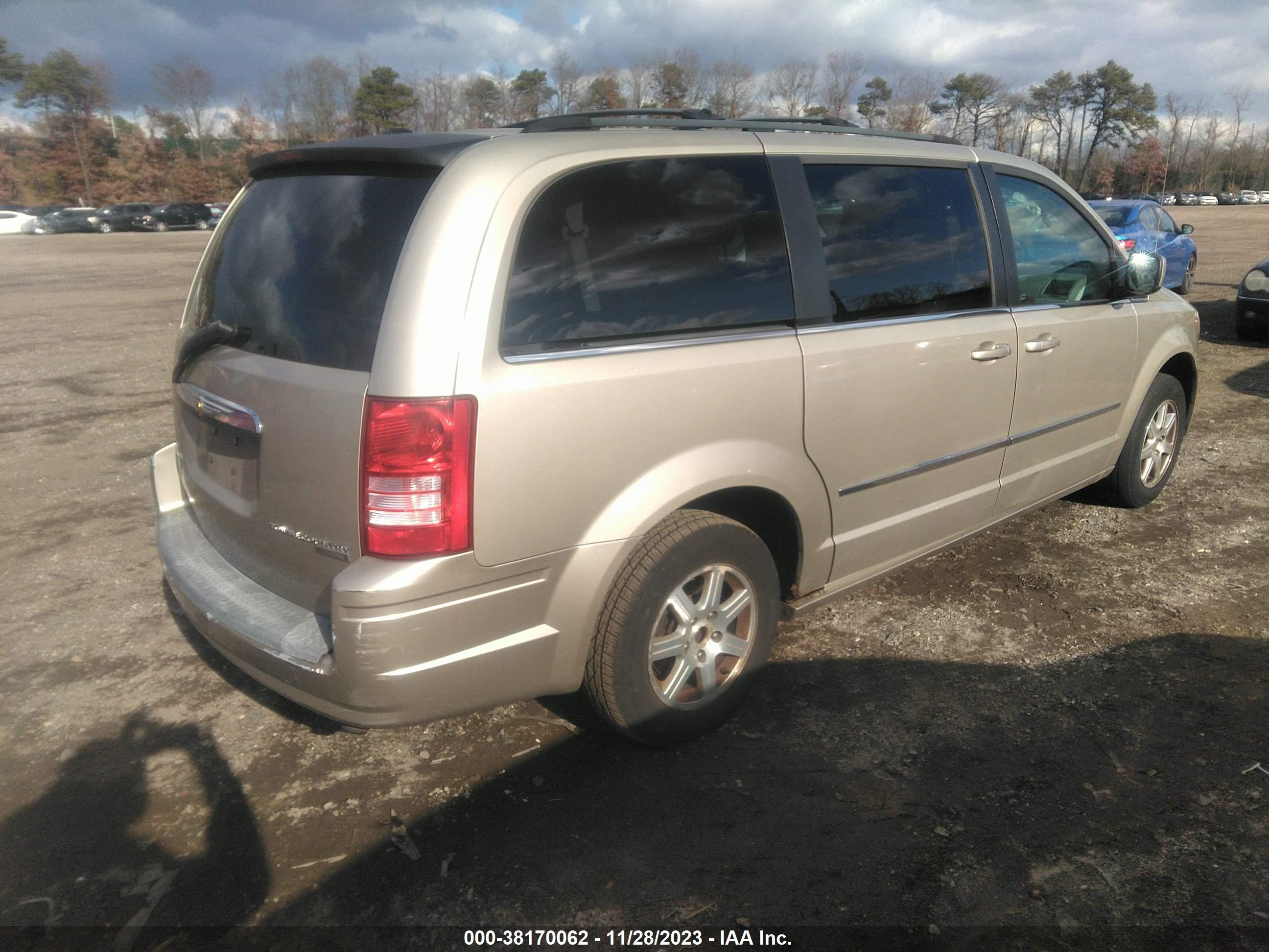 Photo 3 VIN: 2A8HR54119R632820 - CHRYSLER TOWN & COUNTRY 