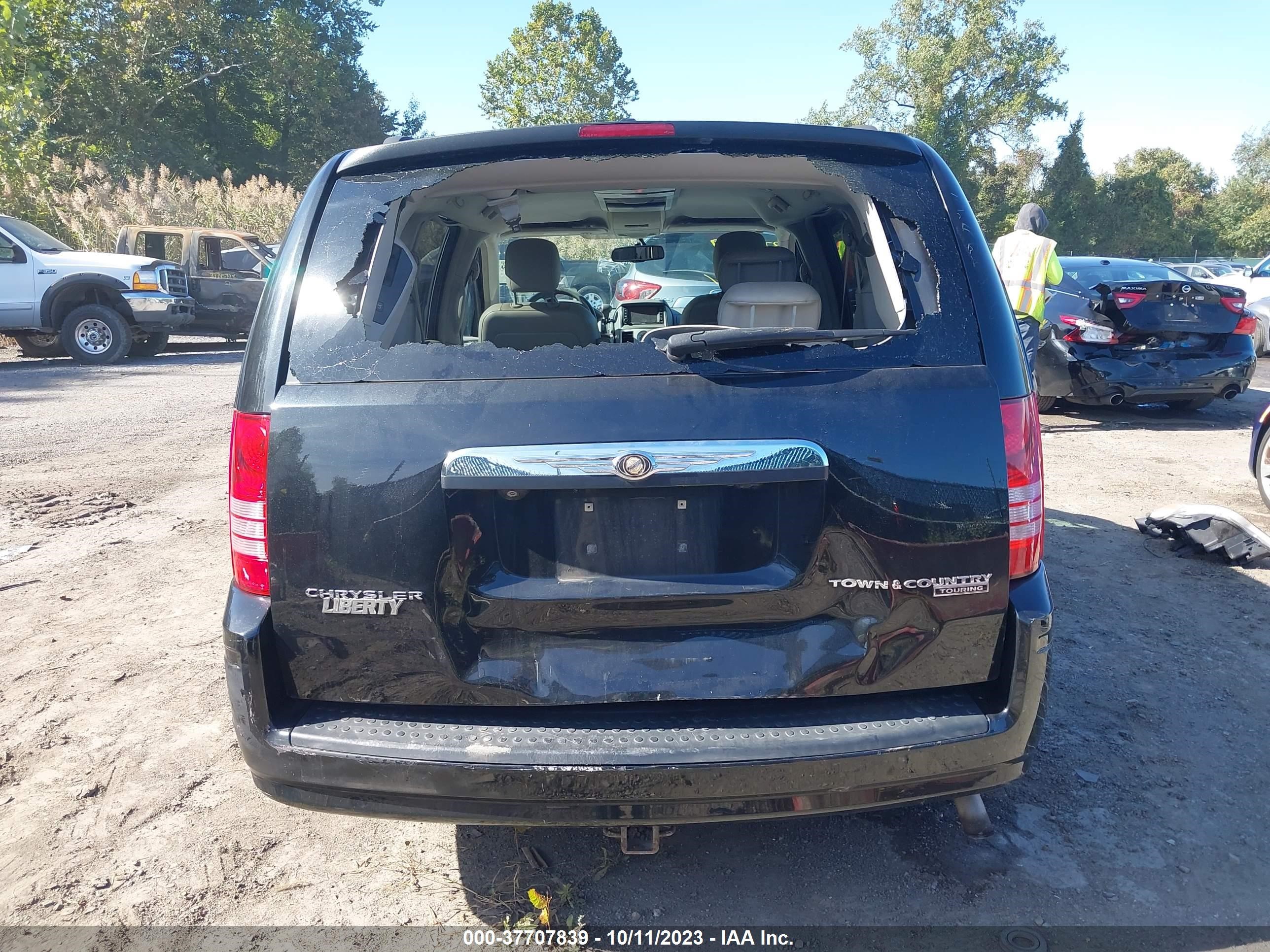 Photo 16 VIN: 2A8HR54119R640027 - CHRYSLER TOWN & COUNTRY 