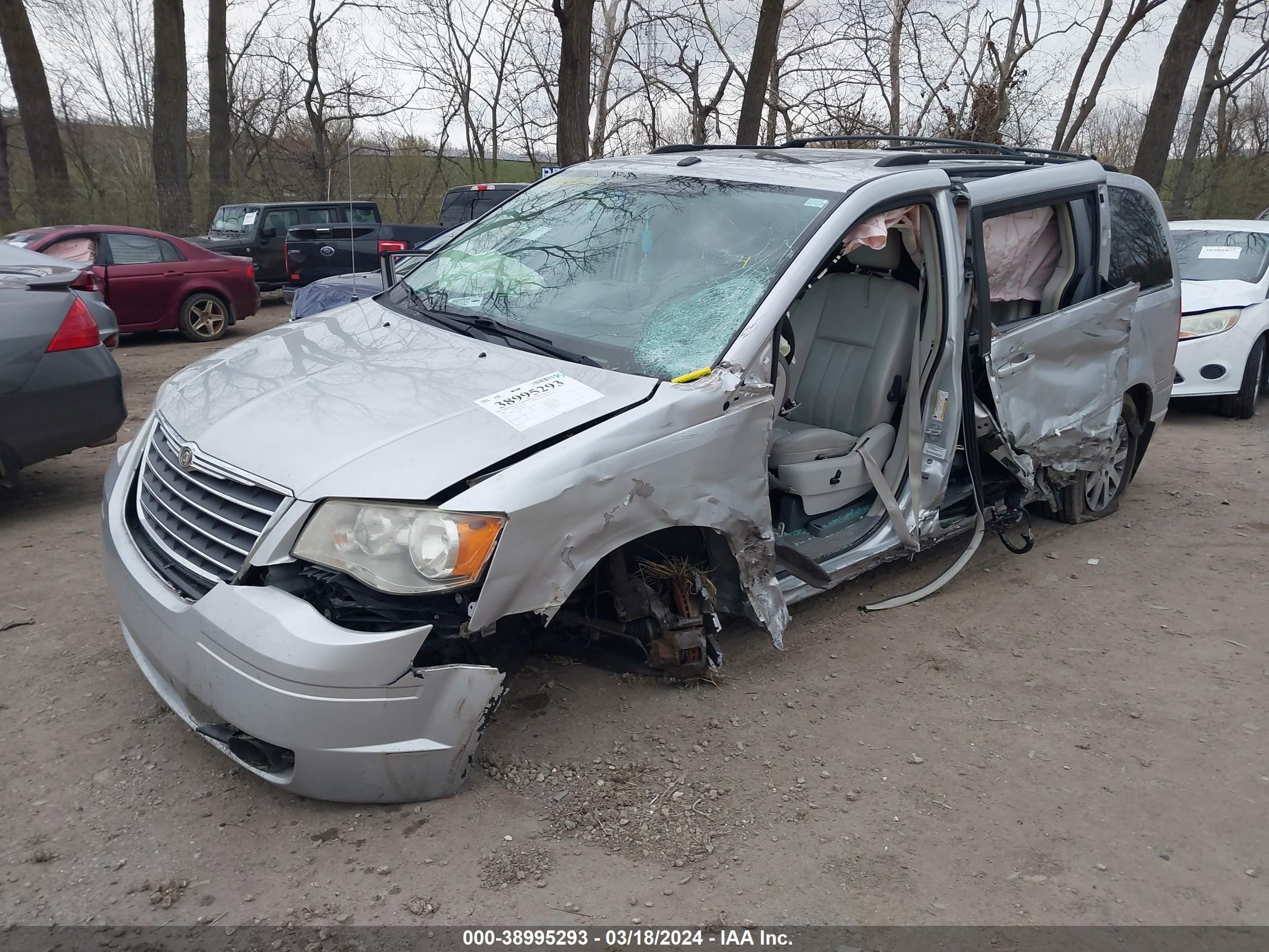 Photo 1 VIN: 2A8HR54119R676462 - CHRYSLER TOWN & COUNTRY 