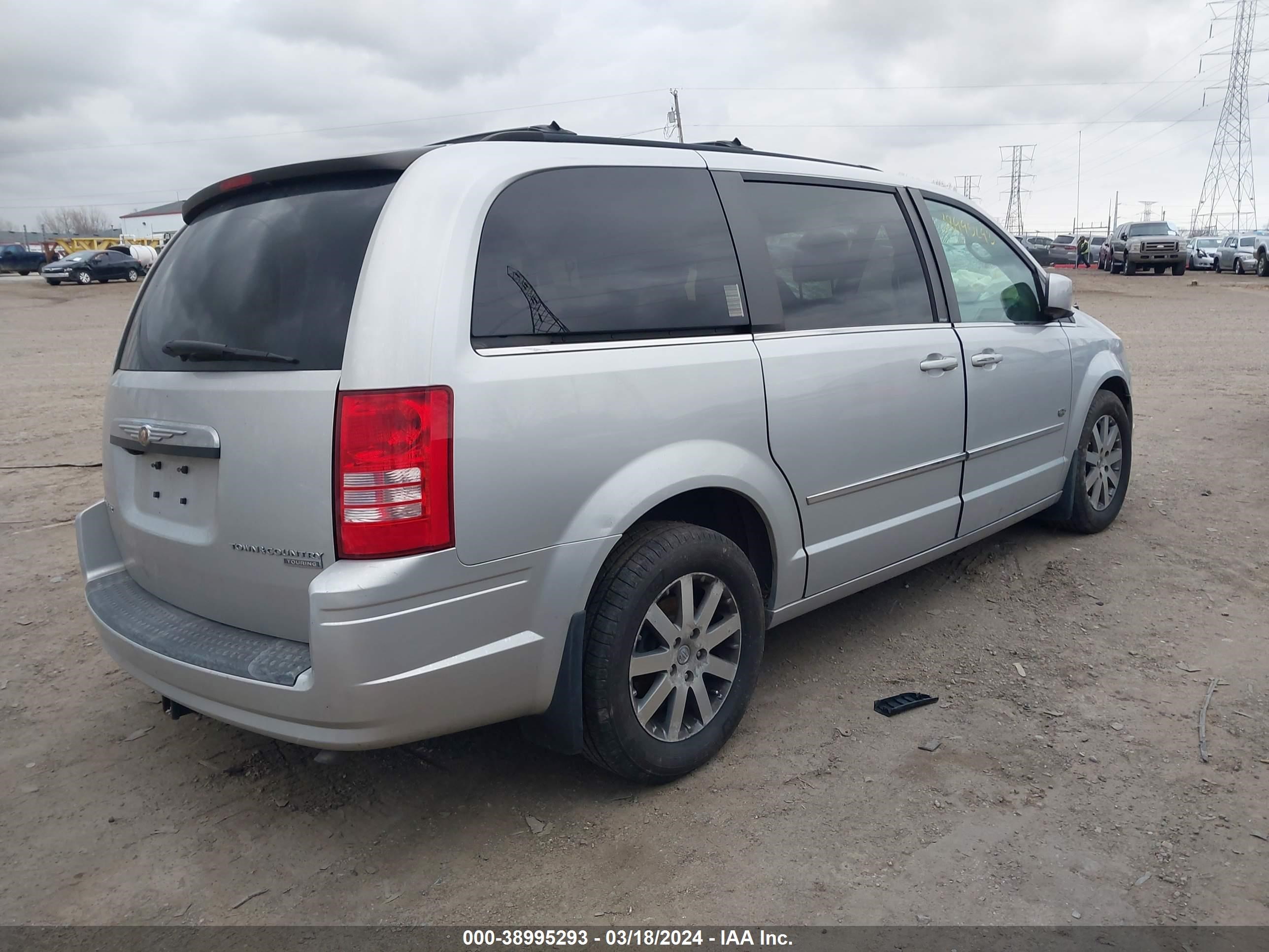 Photo 3 VIN: 2A8HR54119R676462 - CHRYSLER TOWN & COUNTRY 