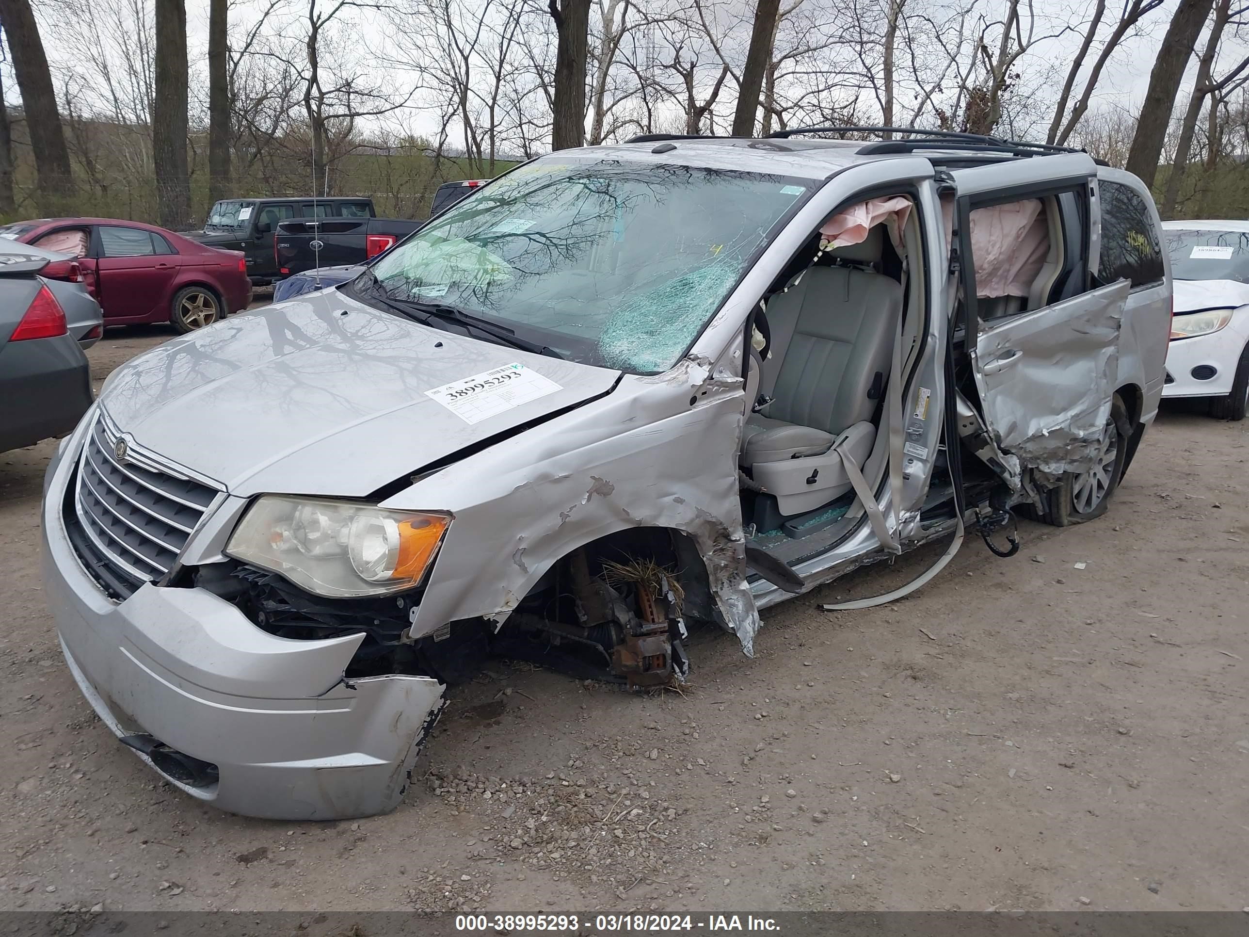 Photo 5 VIN: 2A8HR54119R676462 - CHRYSLER TOWN & COUNTRY 