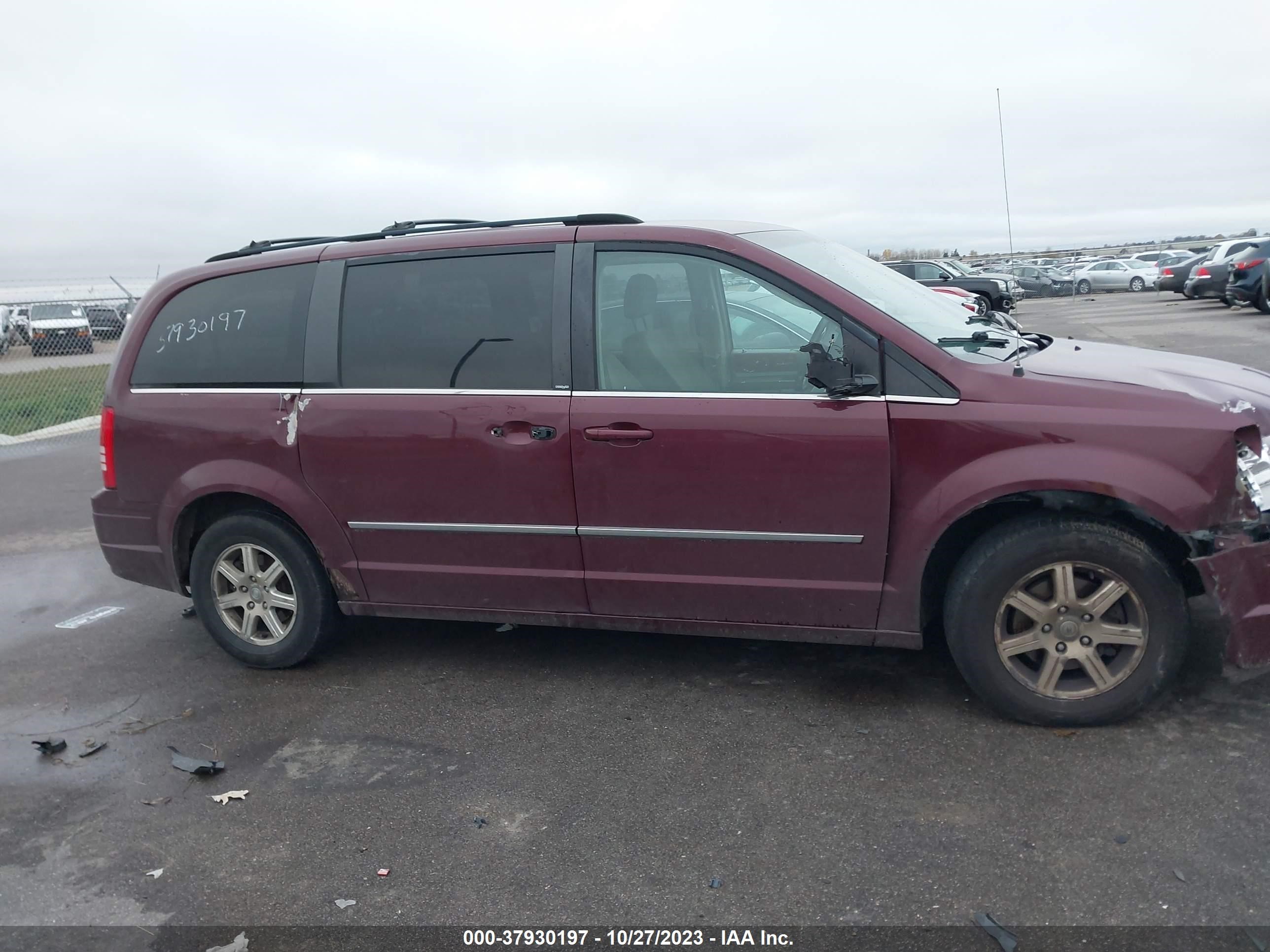 Photo 12 VIN: 2A8HR54139R574323 - CHRYSLER TOWN & COUNTRY 