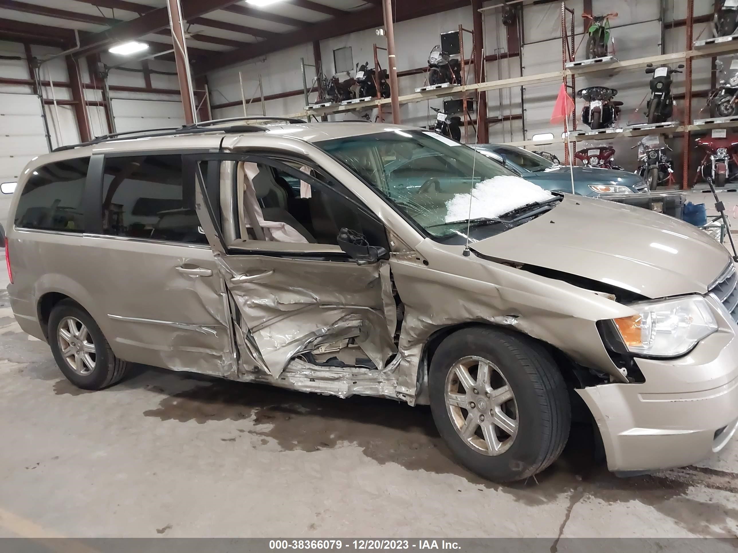 Photo 5 VIN: 2A8HR54139R604193 - CHRYSLER TOWN & COUNTRY 