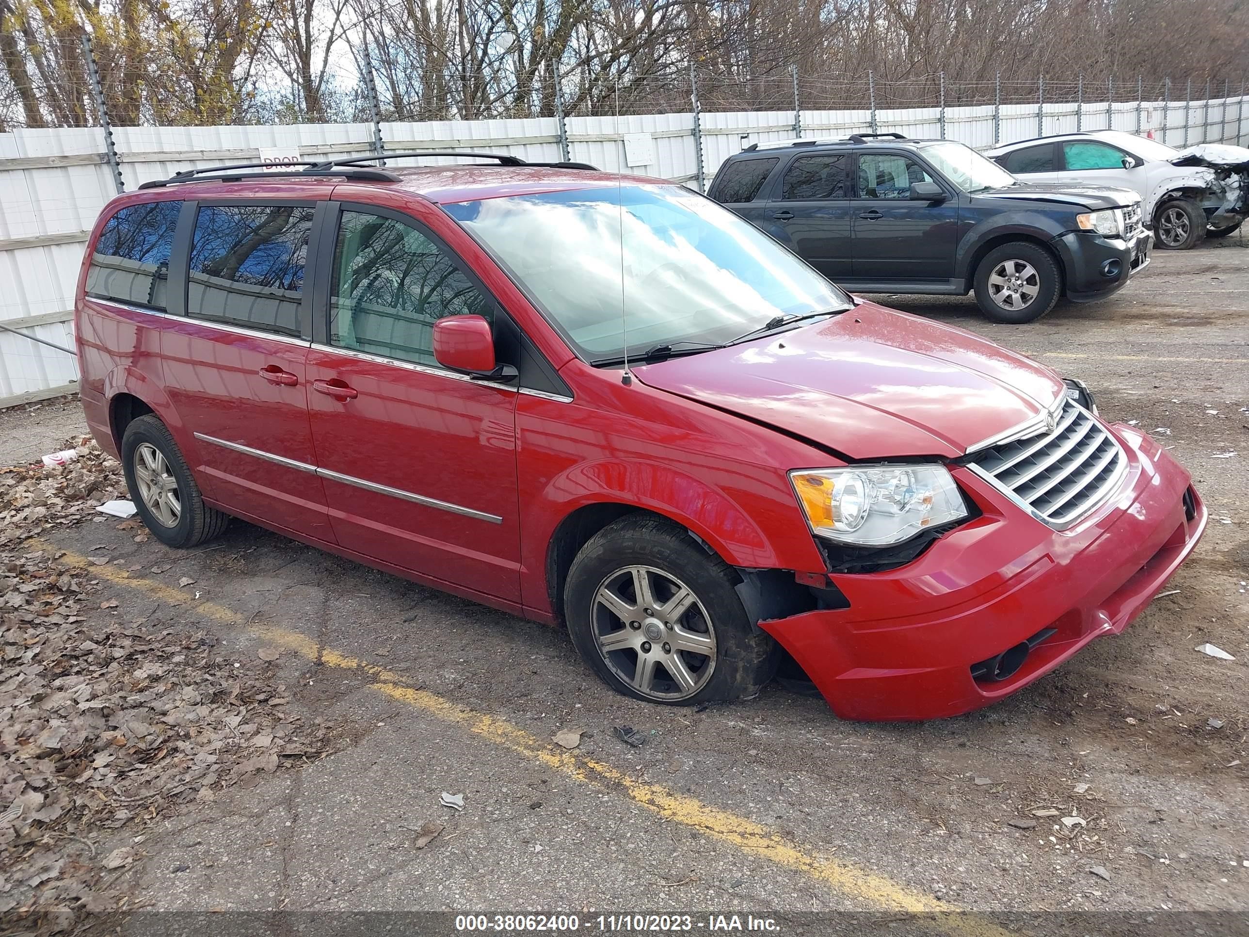 Photo 0 VIN: 2A8HR54139R657847 - CHRYSLER TOWN & COUNTRY 