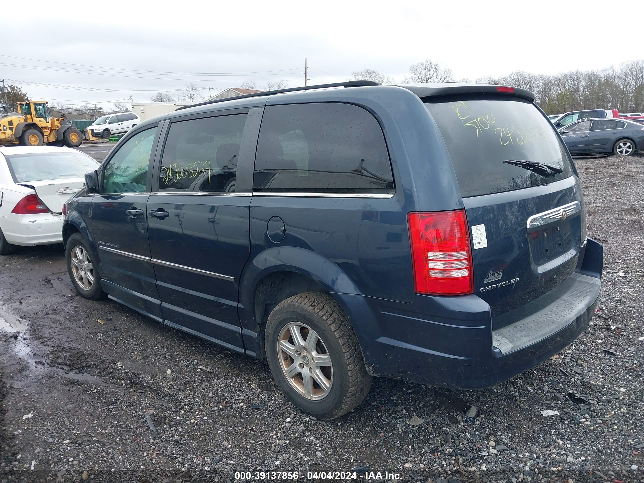 Photo 2 VIN: 2A8HR54139R675006 - CHRYSLER TOWN & COUNTRY 