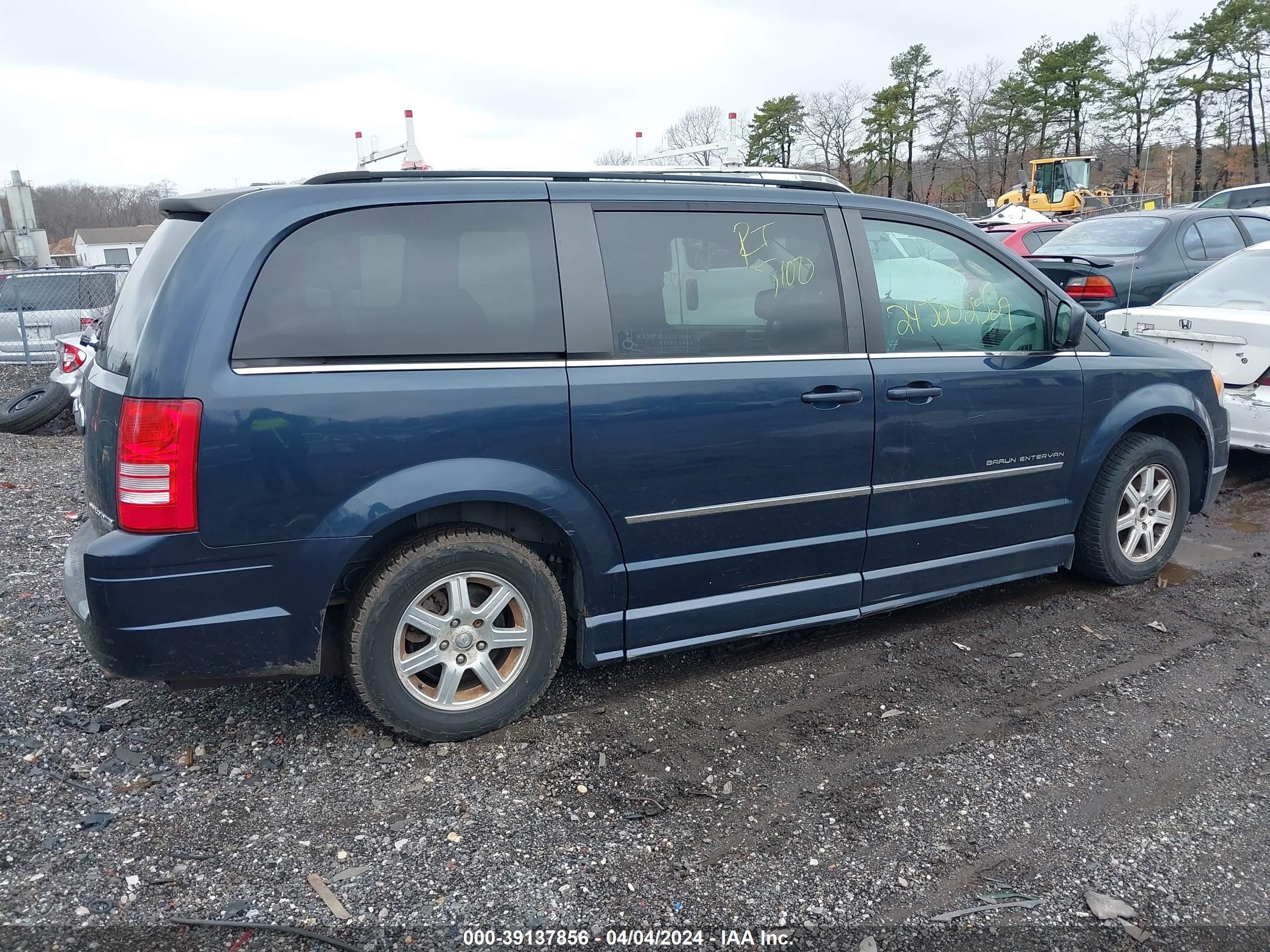 Photo 3 VIN: 2A8HR54139R675006 - CHRYSLER TOWN & COUNTRY 