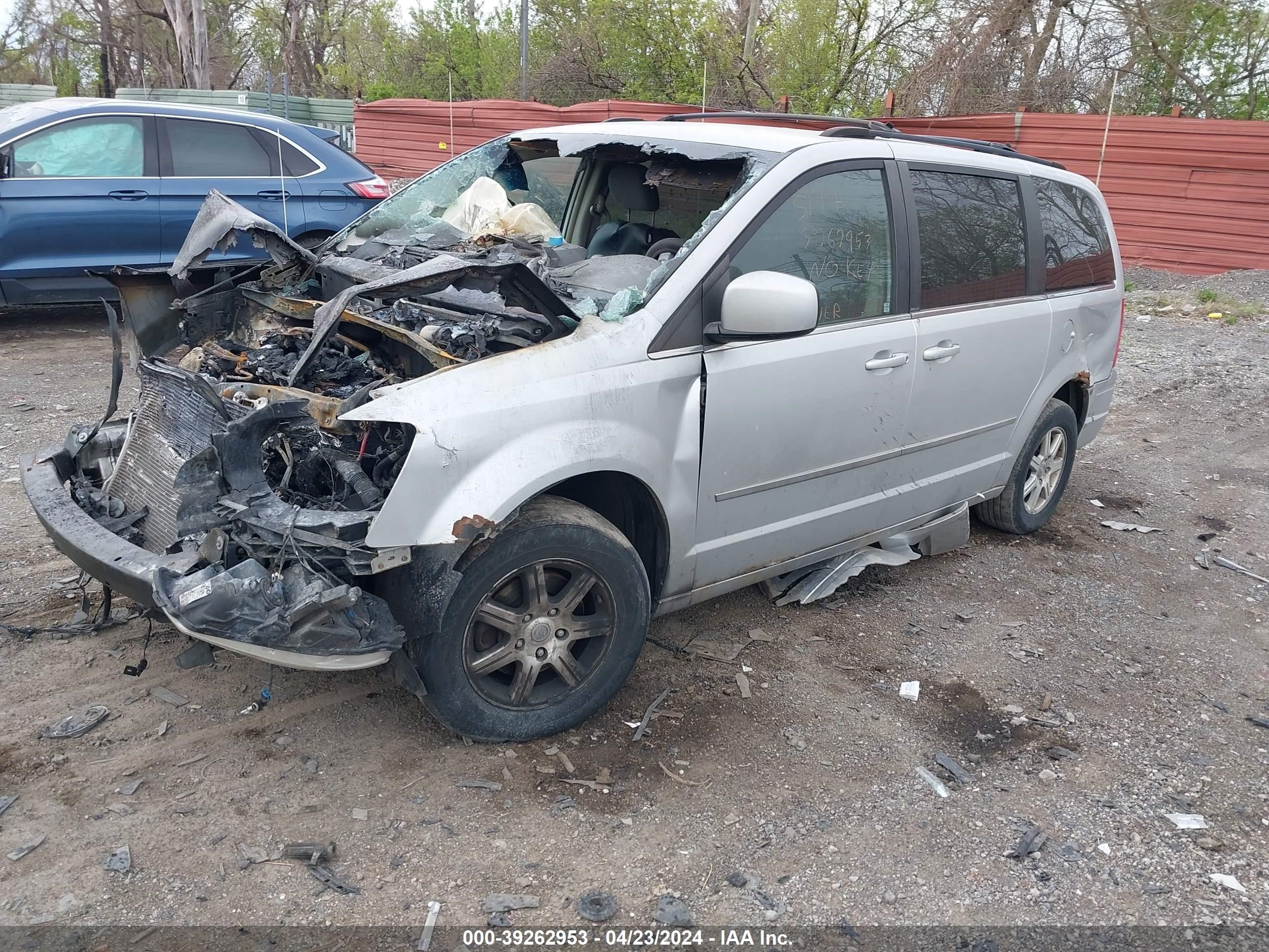 Photo 1 VIN: 2A8HR54149R567106 - CHRYSLER TOWN & COUNTRY 