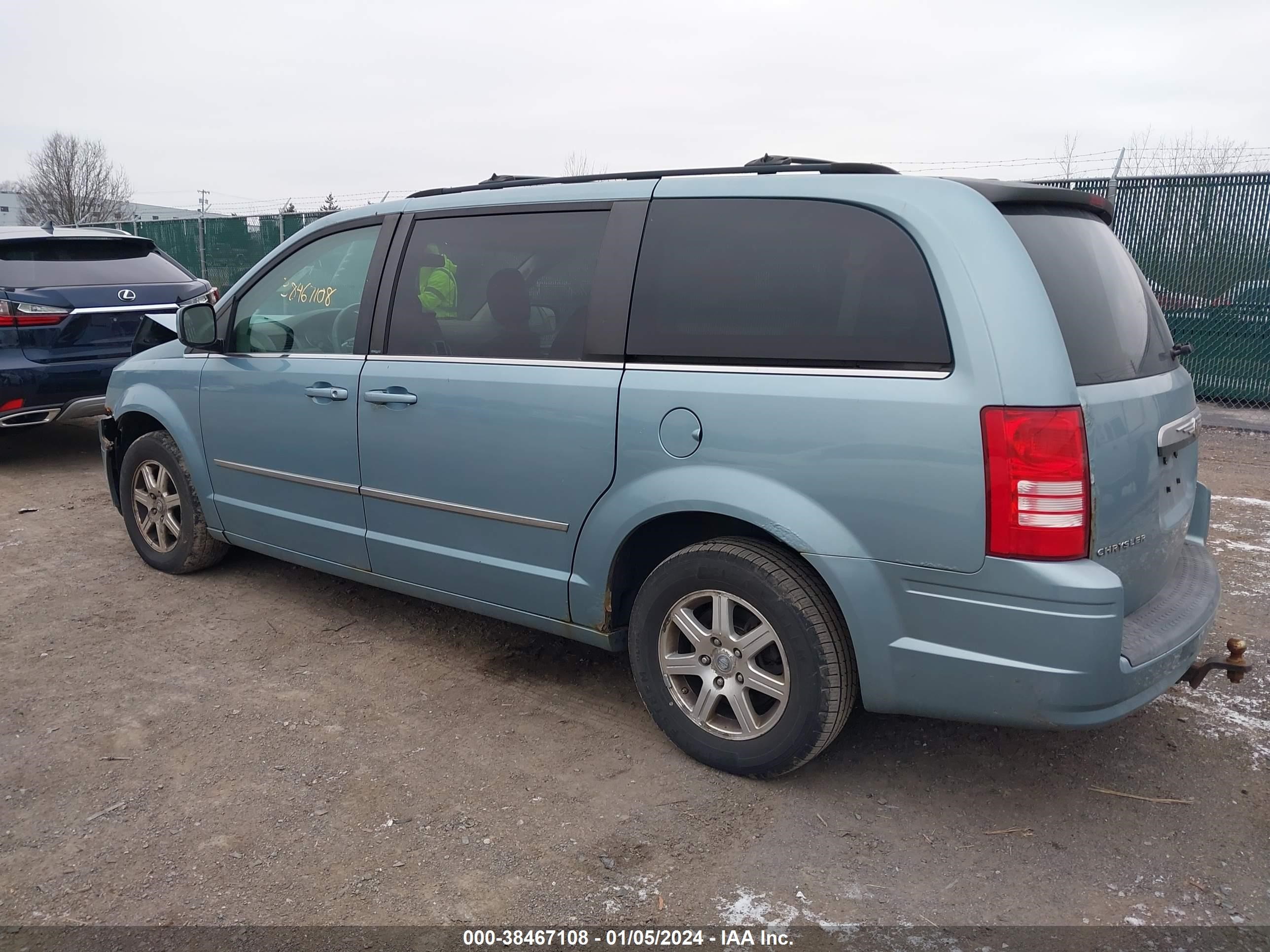 Photo 2 VIN: 2A8HR54149R603263 - CHRYSLER TOWN & COUNTRY 