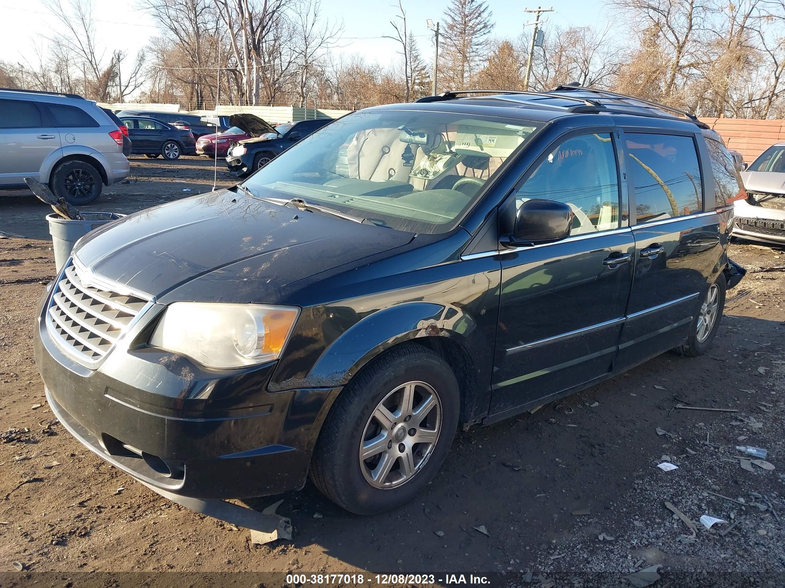 Photo 1 VIN: 2A8HR54149R627708 - CHRYSLER TOWN & COUNTRY 