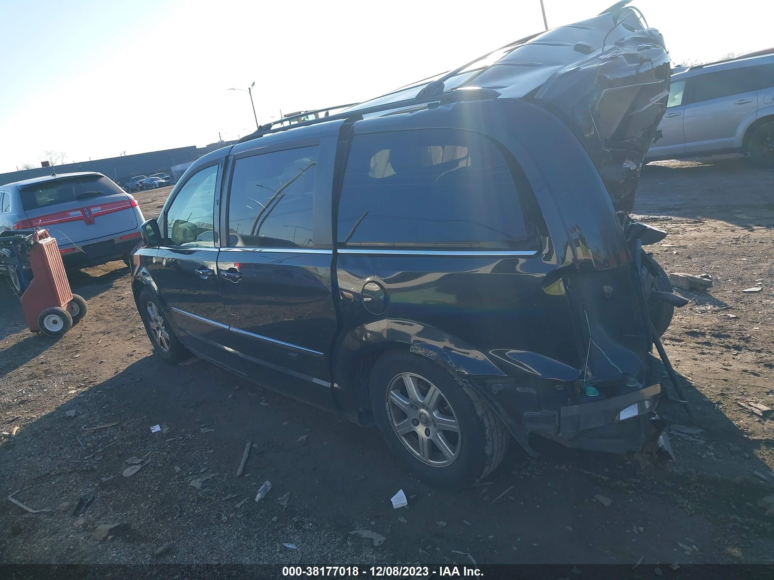 Photo 2 VIN: 2A8HR54149R627708 - CHRYSLER TOWN & COUNTRY 