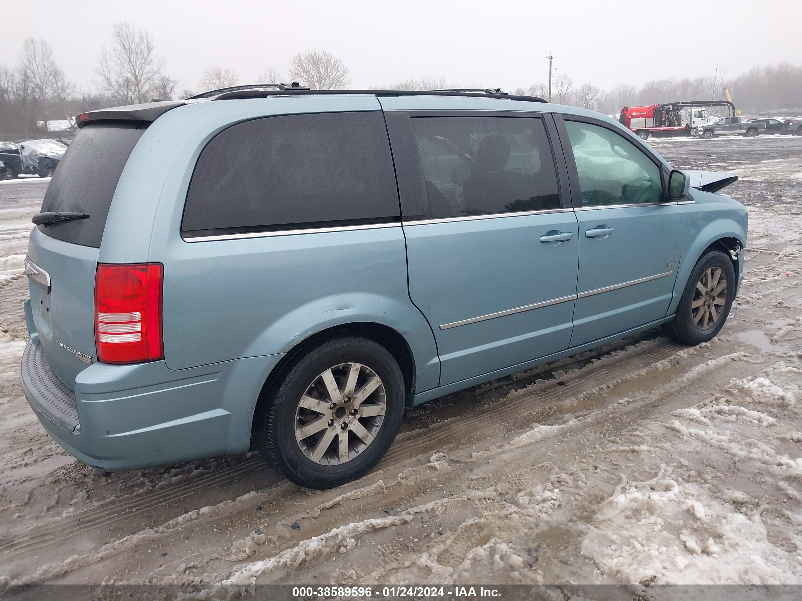 Photo 3 VIN: 2A8HR54149R653810 - CHRYSLER TOWN & COUNTRY 