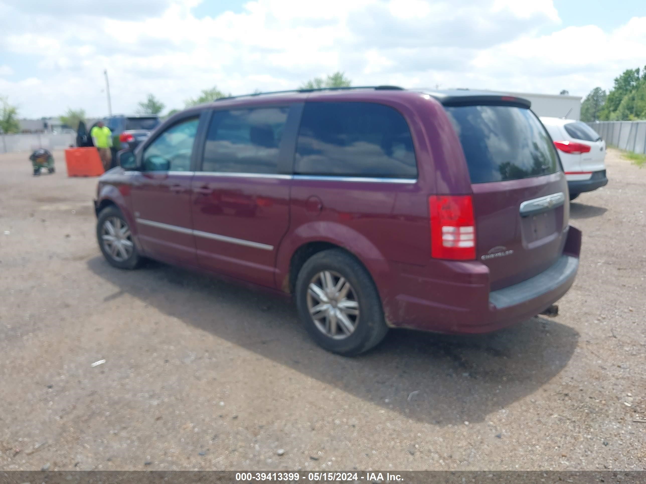 Photo 2 VIN: 2A8HR54149R689545 - CHRYSLER TOWN & COUNTRY 