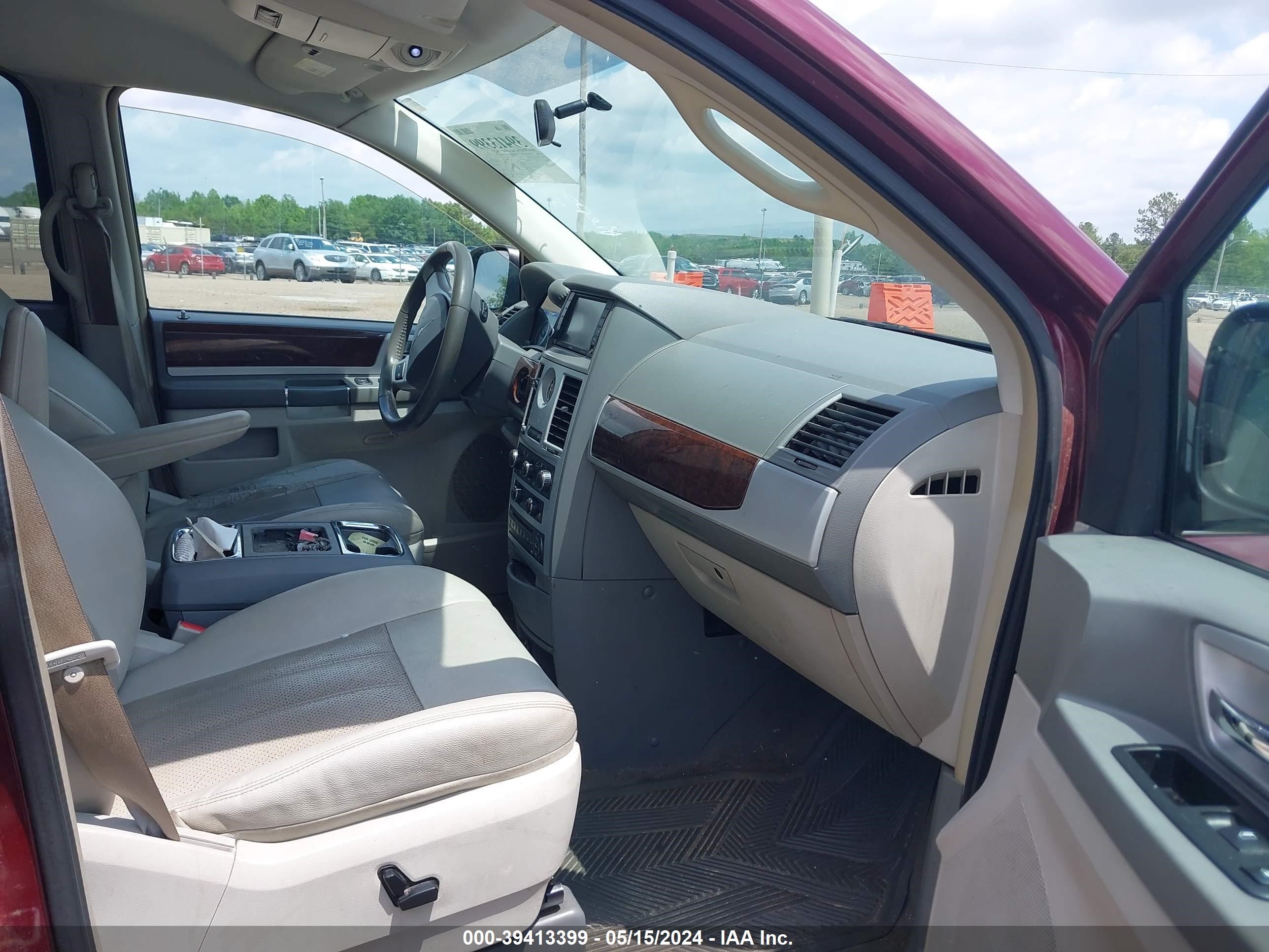 Photo 4 VIN: 2A8HR54149R689545 - CHRYSLER TOWN & COUNTRY 