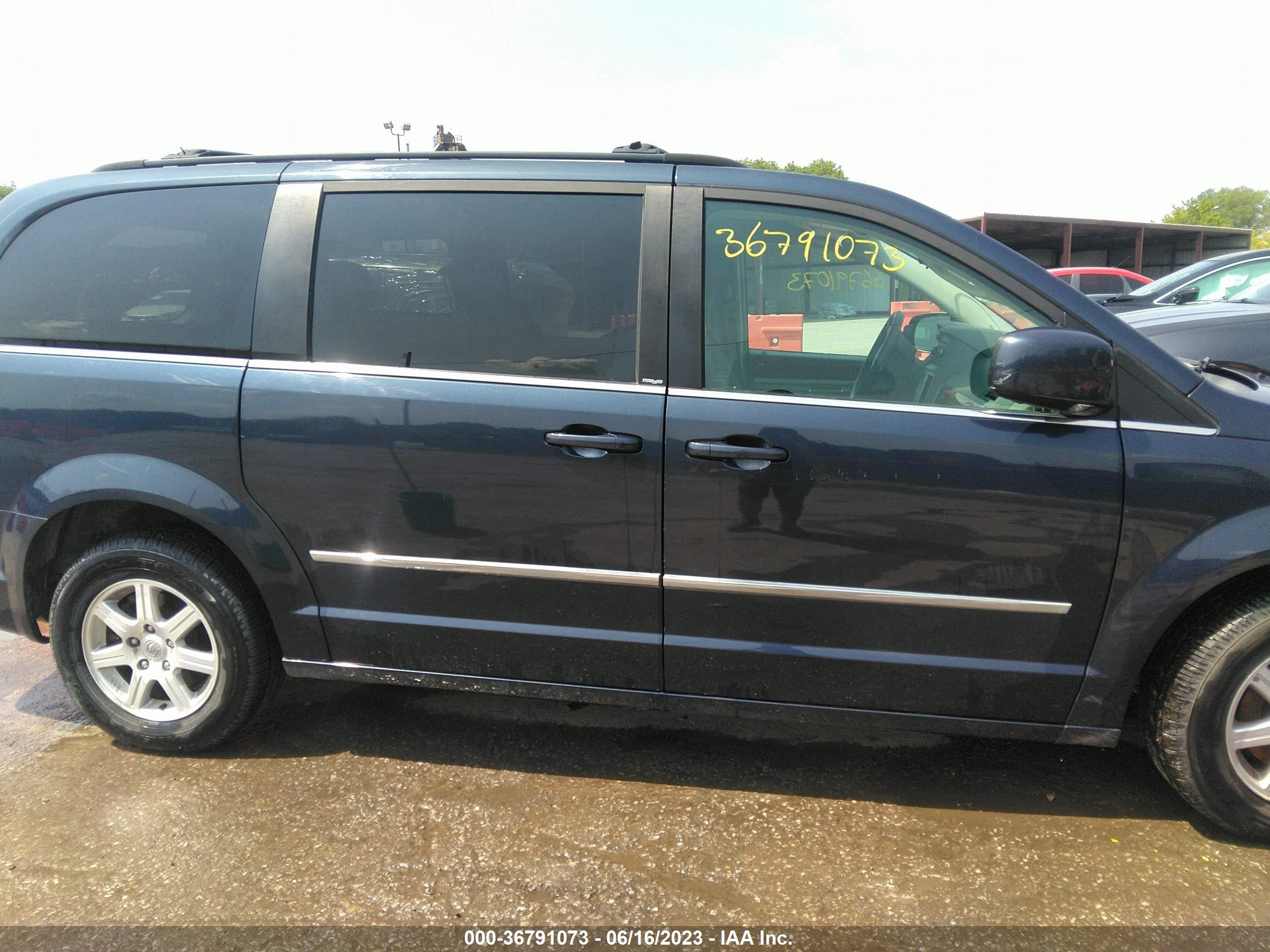 Photo 12 VIN: 2A8HR54159R525298 - CHRYSLER TOWN & COUNTRY 