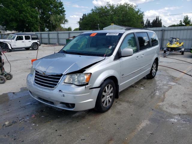 Photo 1 VIN: 2A8HR54169R675517 - CHRYSLER TOWN &AMP COU 