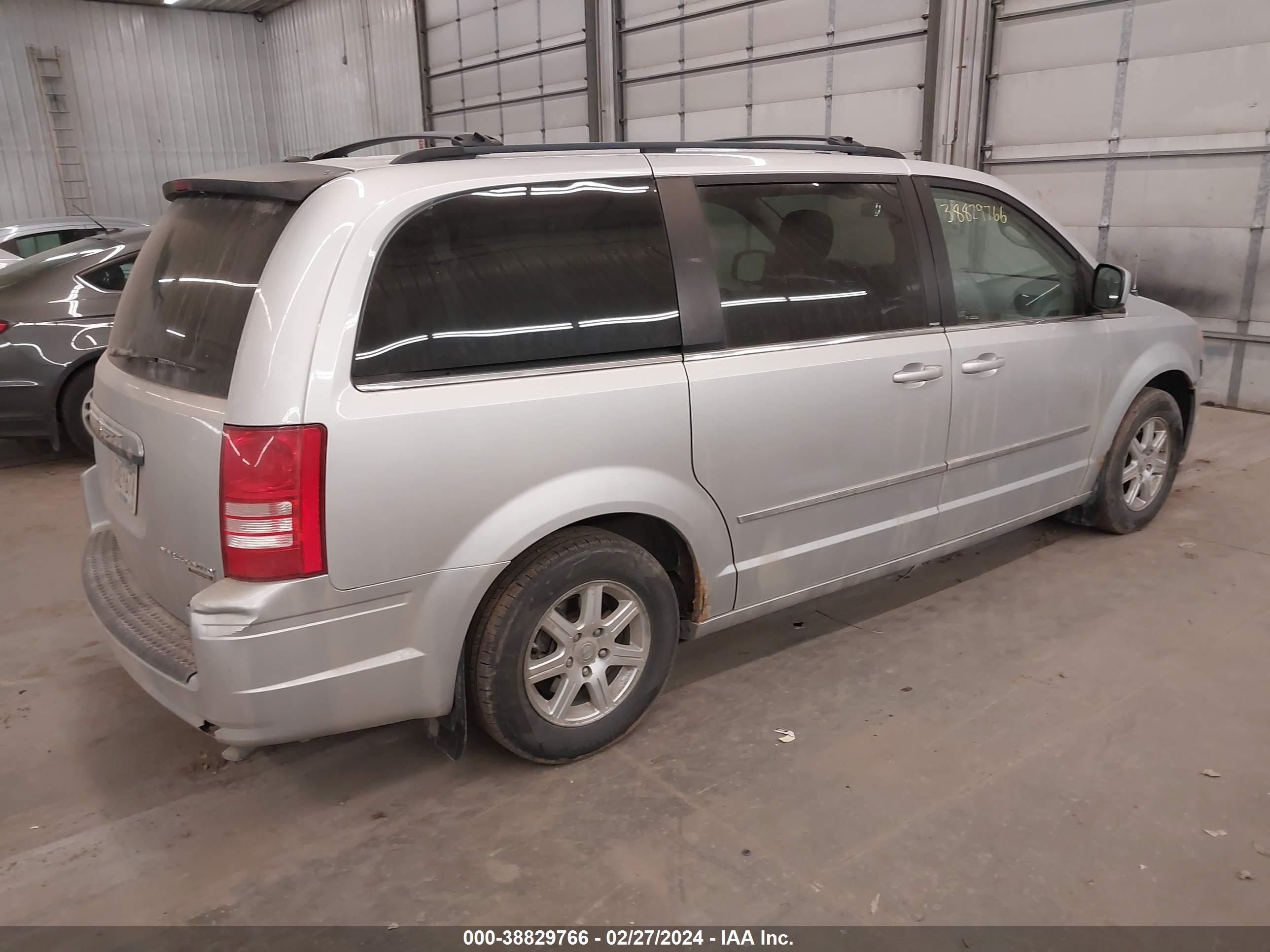 Photo 3 VIN: 2A8HR54179R561378 - CHRYSLER TOWN & COUNTRY 