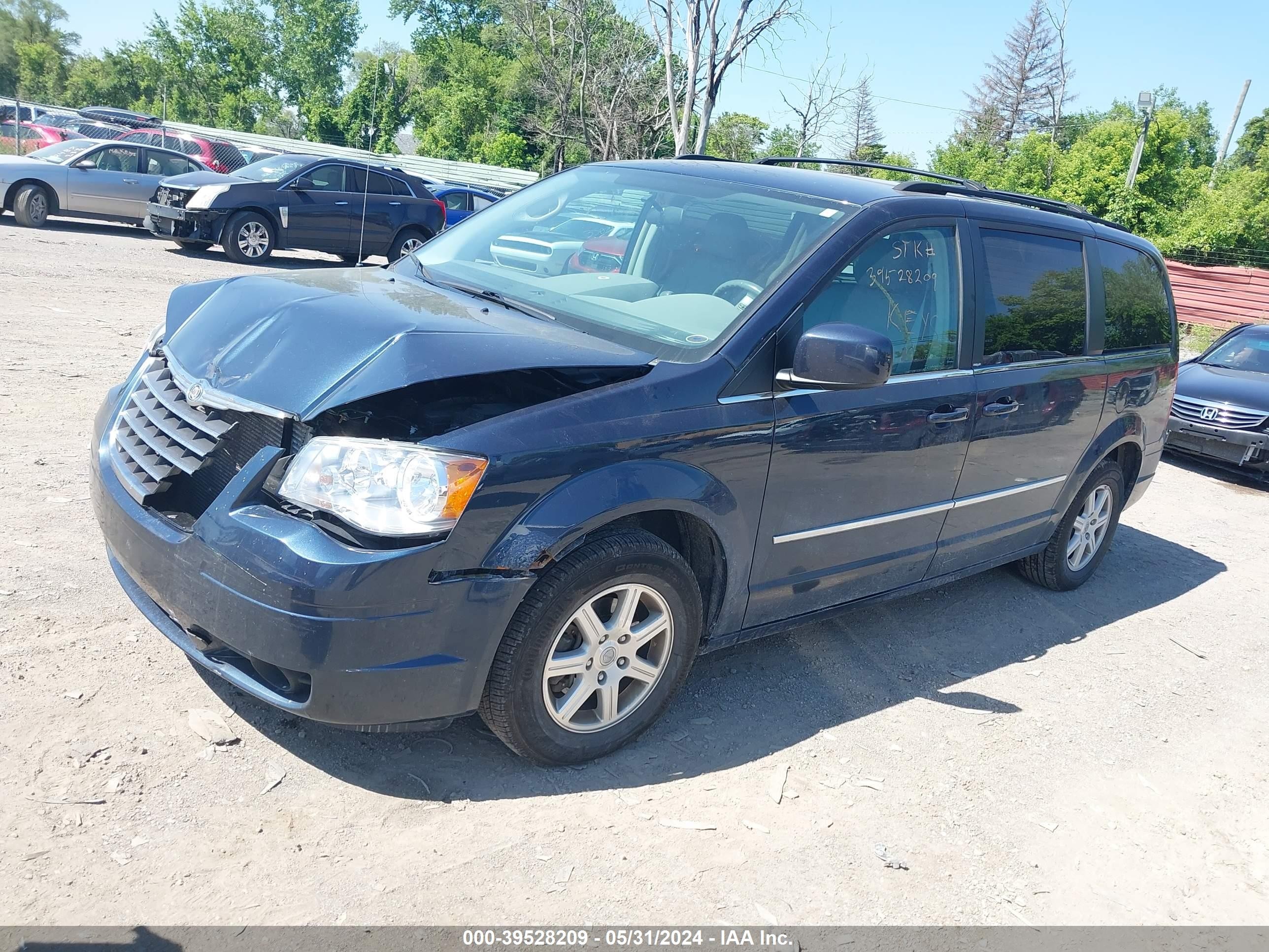 Photo 1 VIN: 2A8HR54179R632594 - CHRYSLER TOWN & COUNTRY 