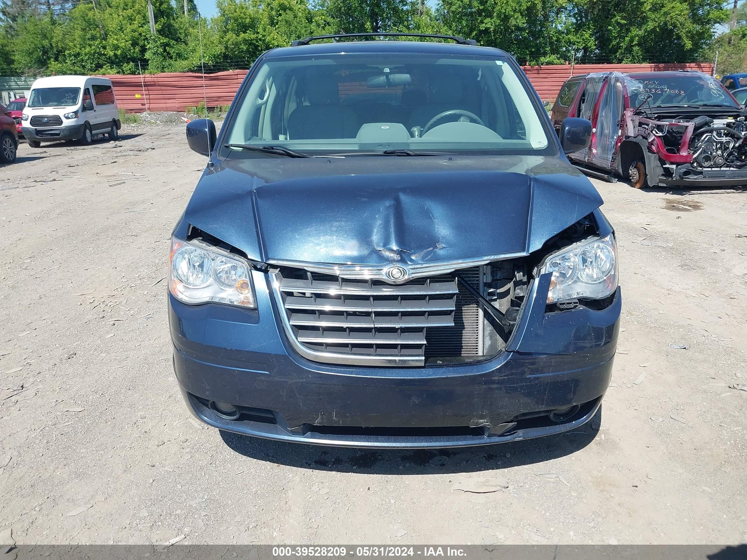 Photo 11 VIN: 2A8HR54179R632594 - CHRYSLER TOWN & COUNTRY 