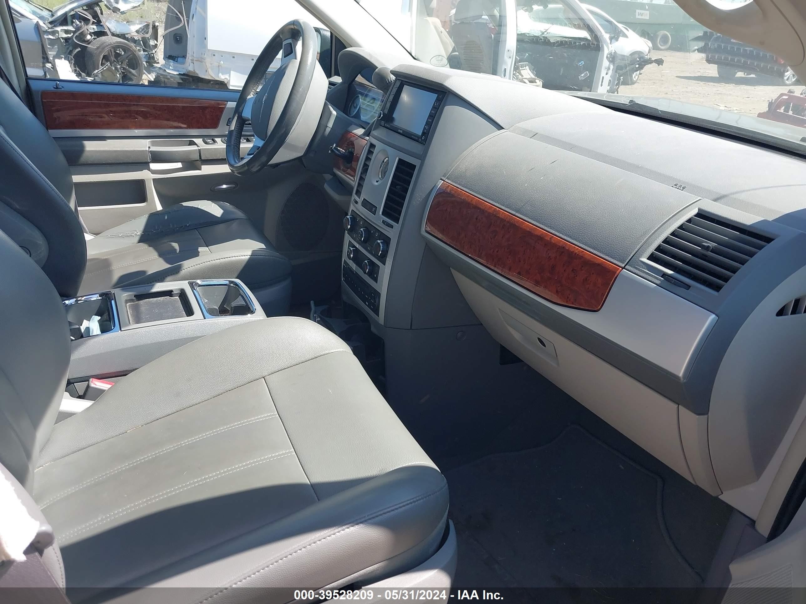 Photo 4 VIN: 2A8HR54179R632594 - CHRYSLER TOWN & COUNTRY 