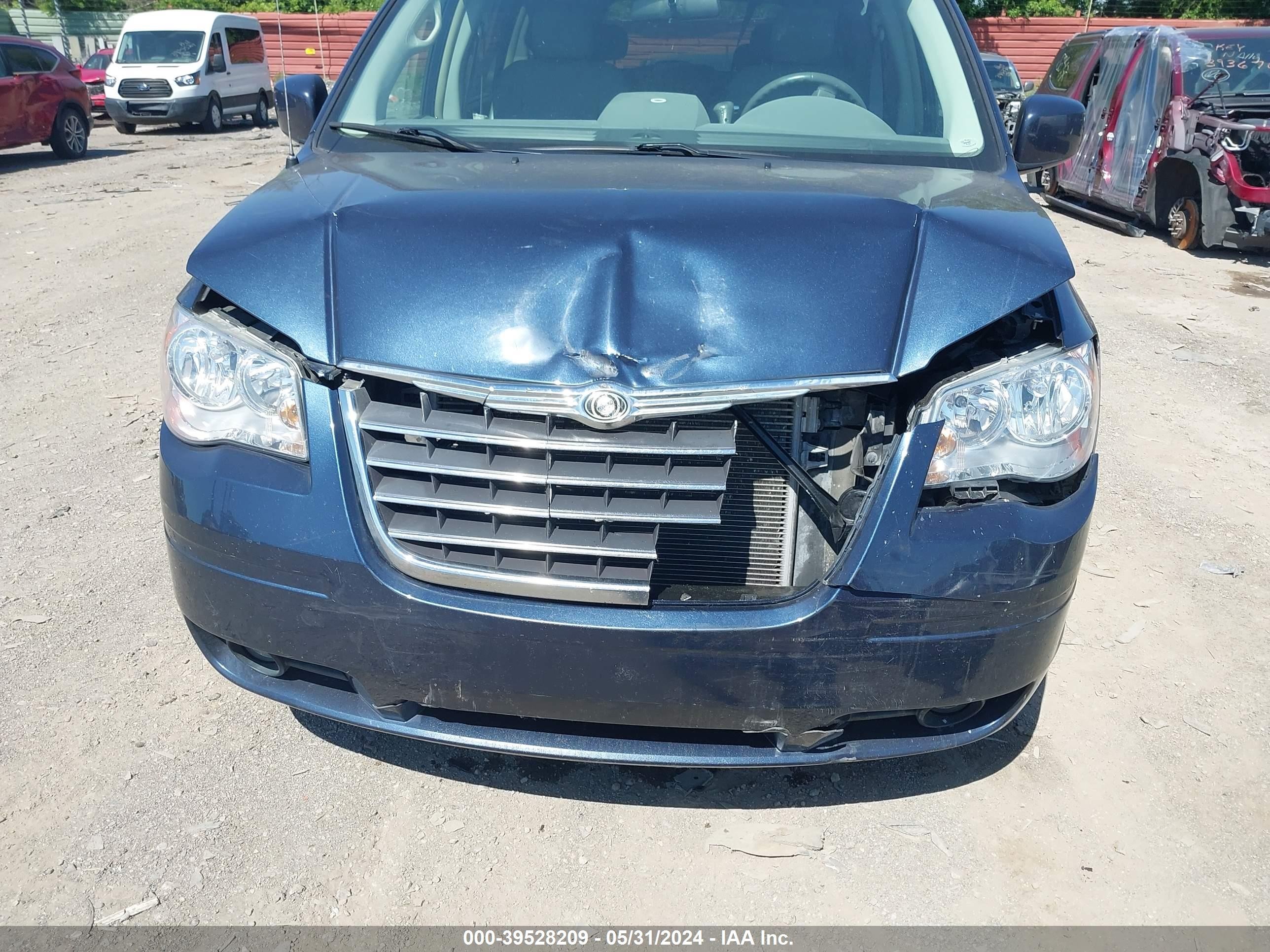 Photo 5 VIN: 2A8HR54179R632594 - CHRYSLER TOWN & COUNTRY 