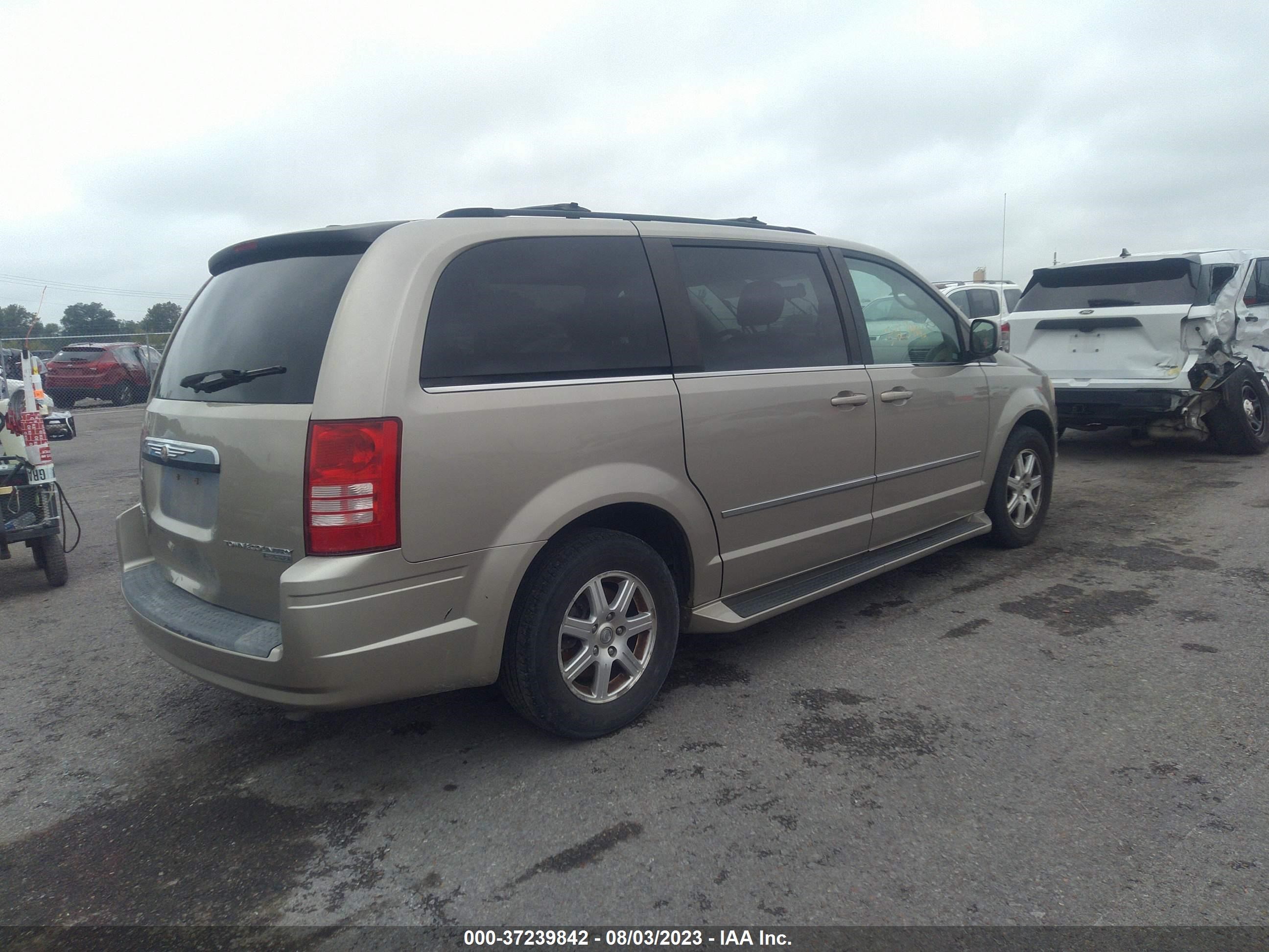 Photo 3 VIN: 2A8HR54189R653857 - CHRYSLER TOWN & COUNTRY 