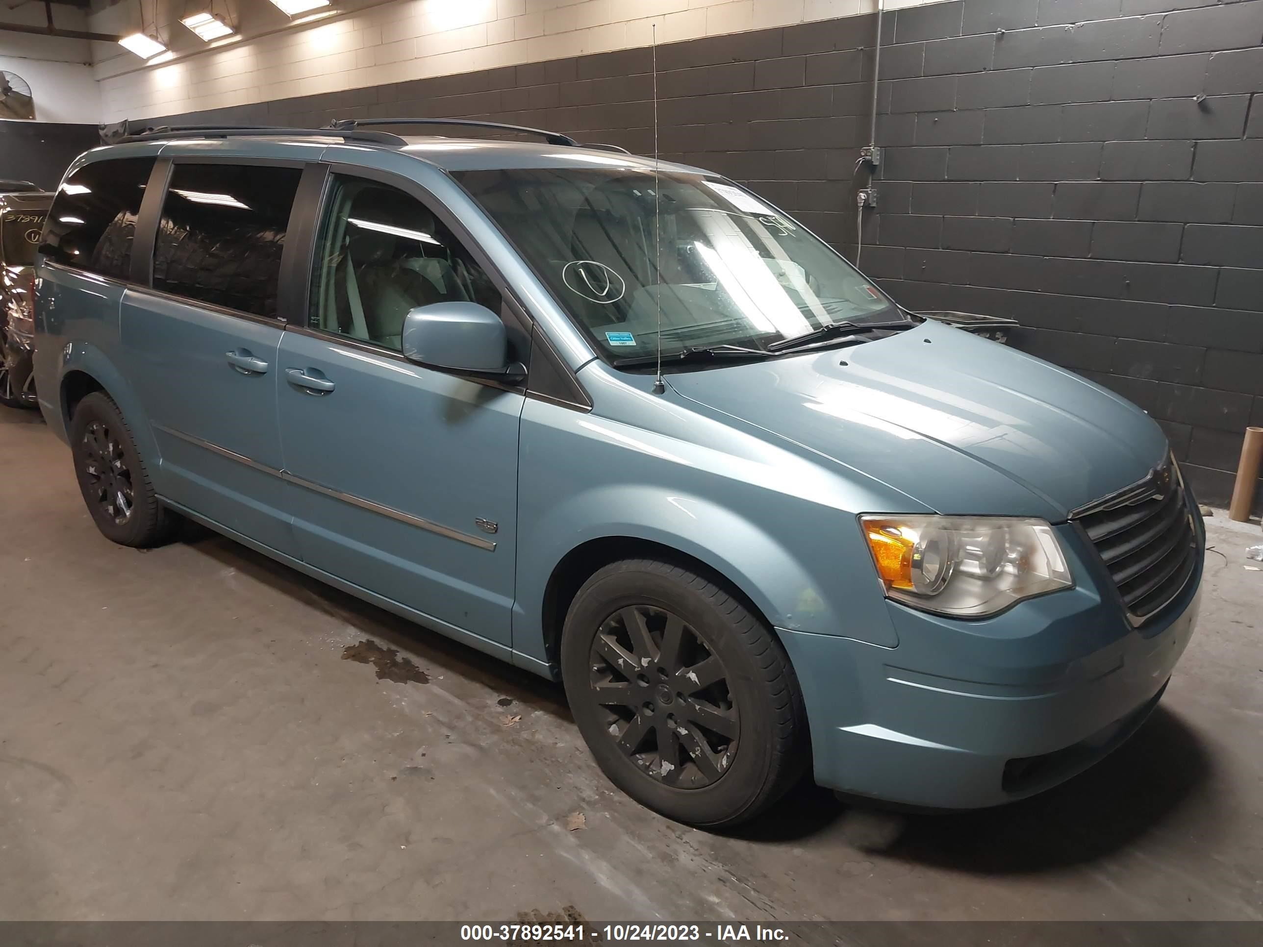 Photo 0 VIN: 2A8HR54189R676555 - CHRYSLER TOWN & COUNTRY 