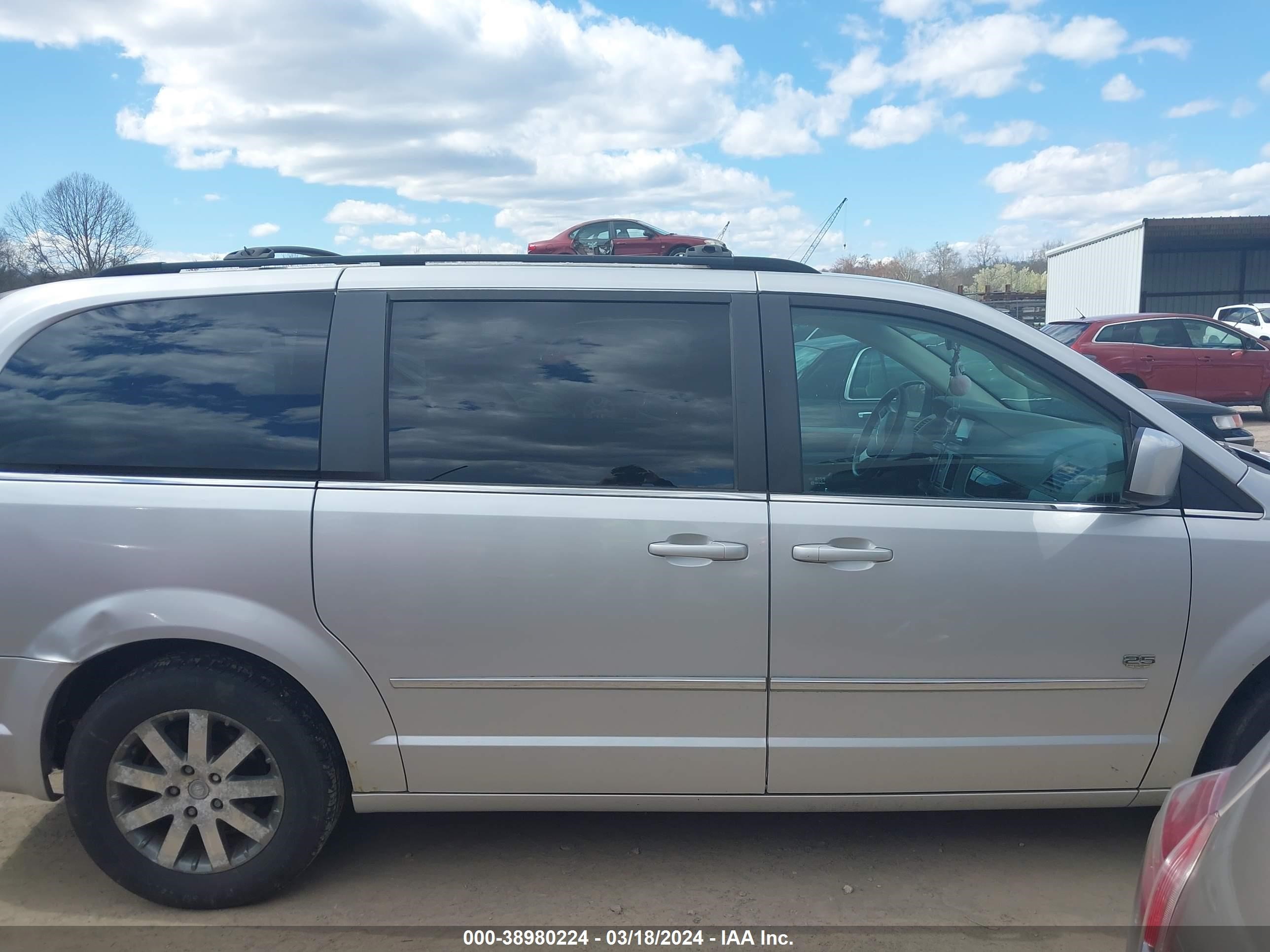 Photo 12 VIN: 2A8HR54199R642480 - CHRYSLER TOWN & COUNTRY 