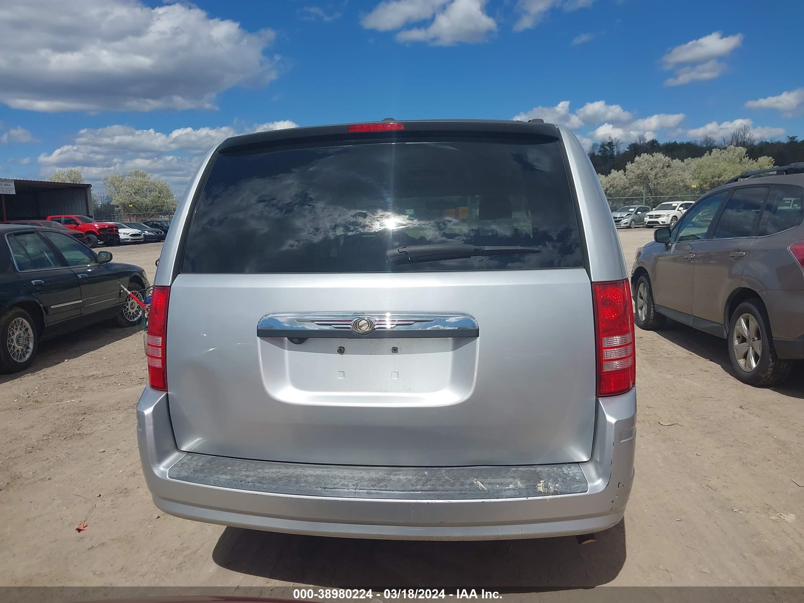 Photo 15 VIN: 2A8HR54199R642480 - CHRYSLER TOWN & COUNTRY 