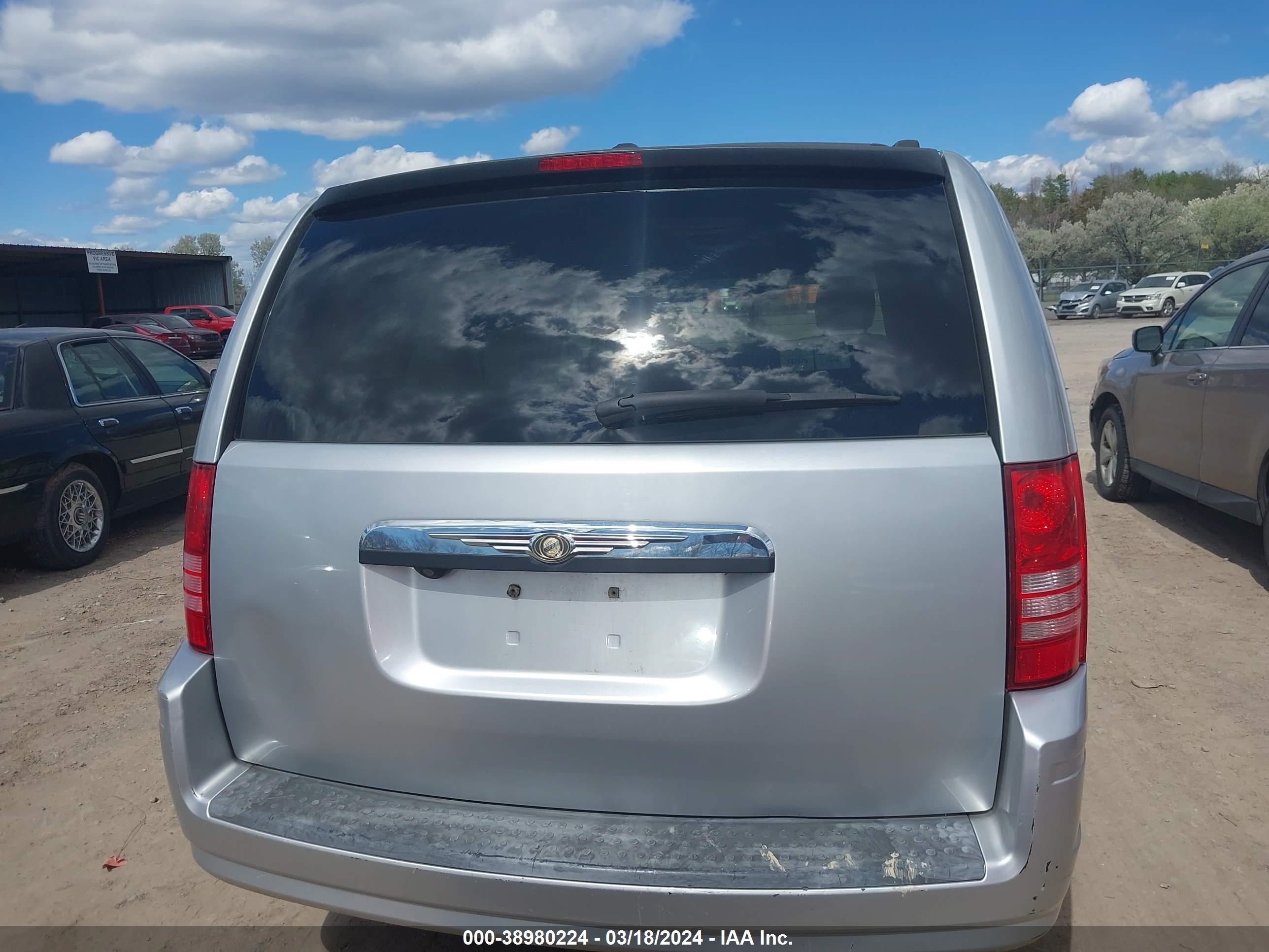 Photo 16 VIN: 2A8HR54199R642480 - CHRYSLER TOWN & COUNTRY 