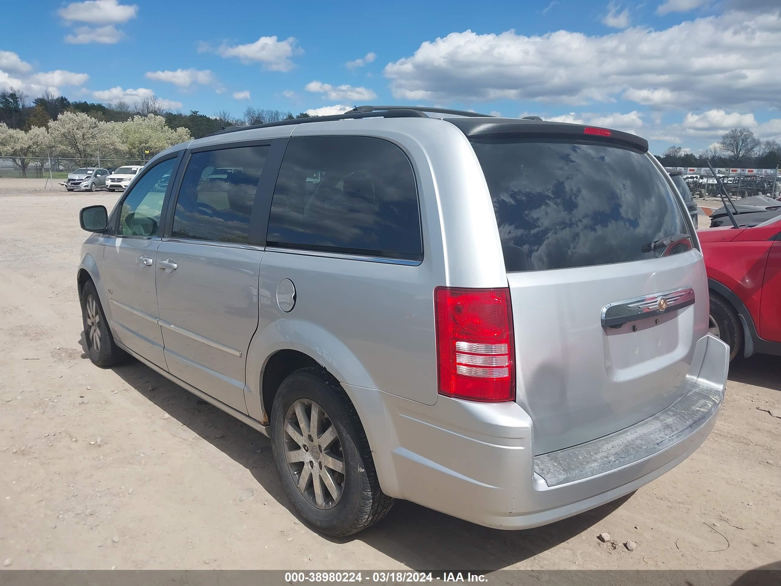 Photo 2 VIN: 2A8HR54199R642480 - CHRYSLER TOWN & COUNTRY 