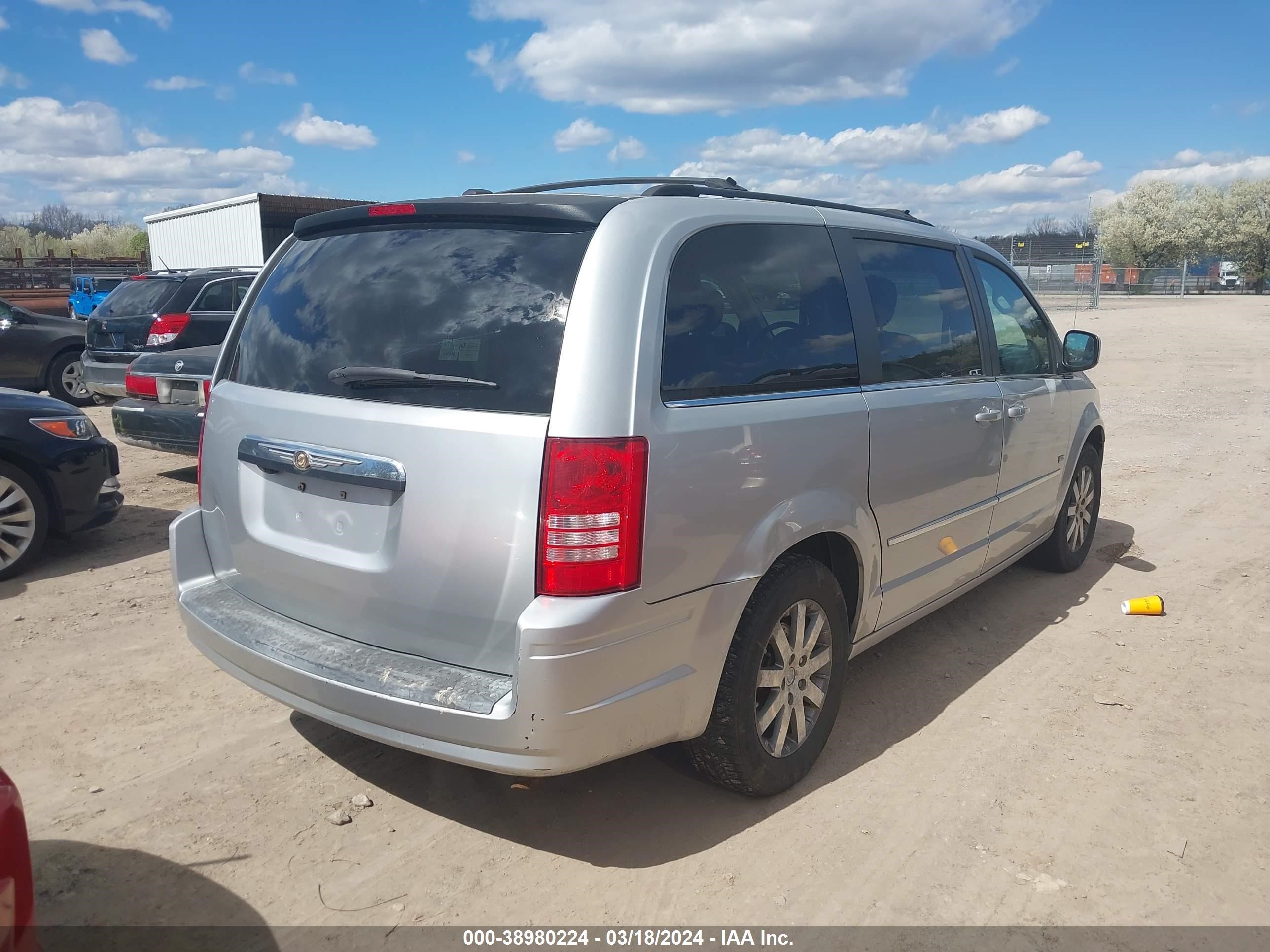 Photo 3 VIN: 2A8HR54199R642480 - CHRYSLER TOWN & COUNTRY 