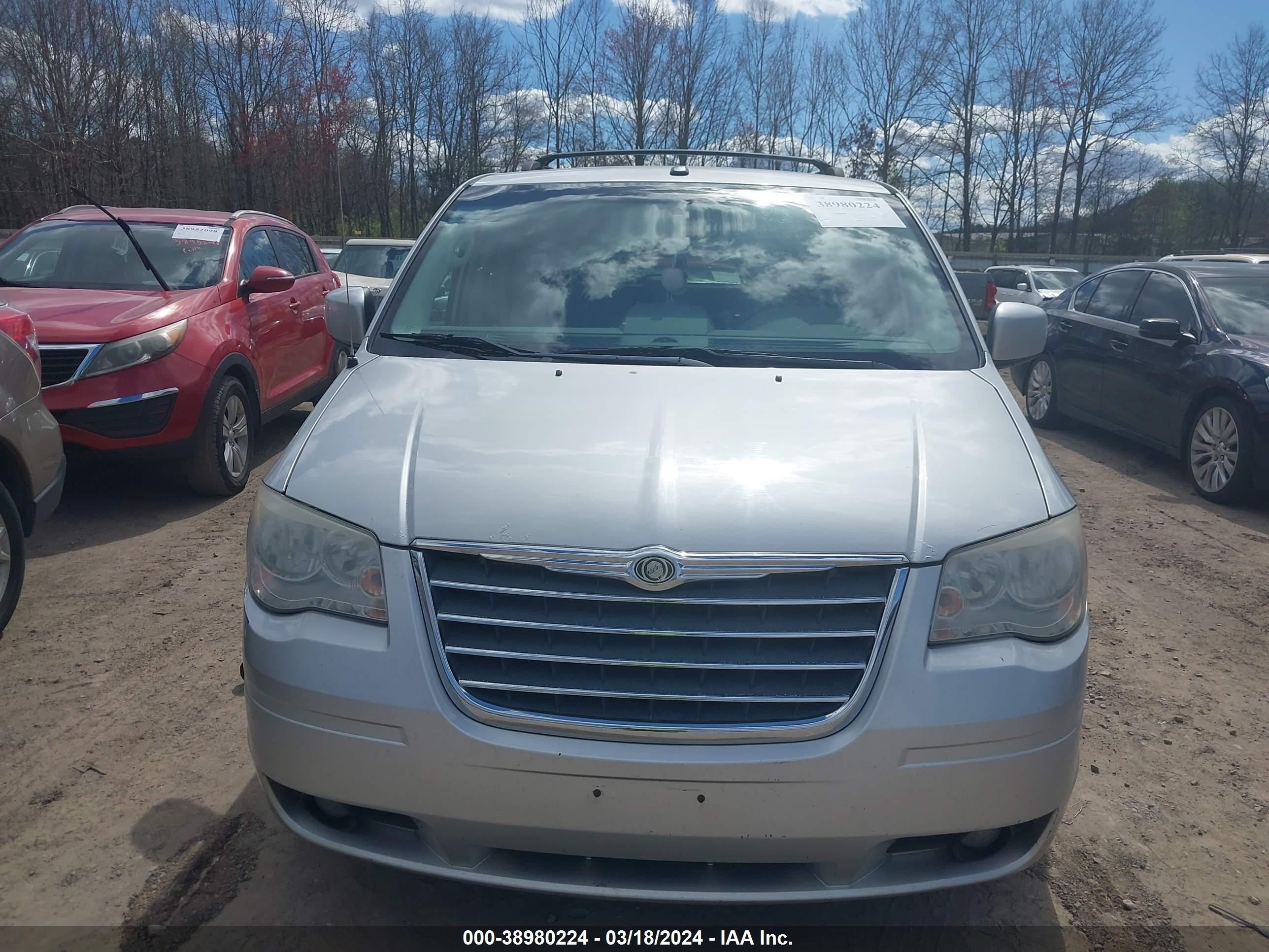 Photo 5 VIN: 2A8HR54199R642480 - CHRYSLER TOWN & COUNTRY 