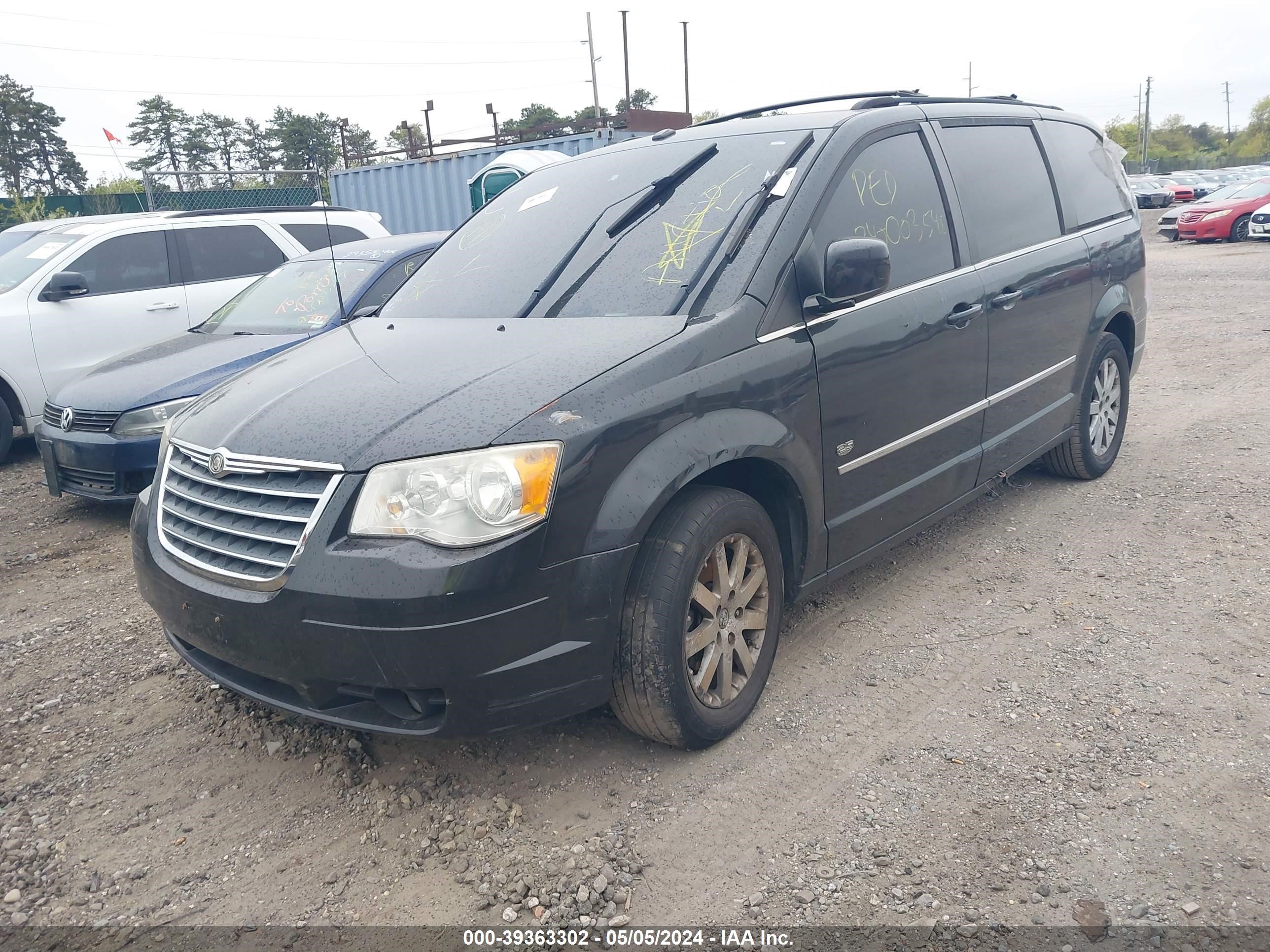 Photo 1 VIN: 2A8HR54199R675284 - CHRYSLER TOWN & COUNTRY 