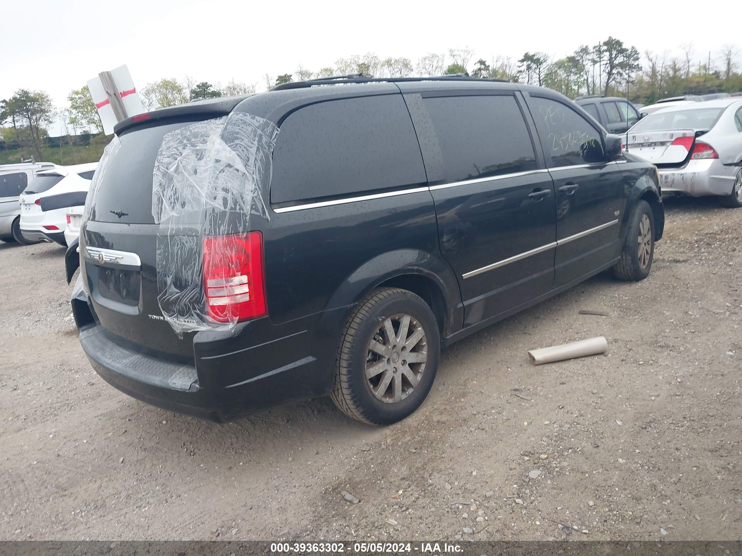 Photo 3 VIN: 2A8HR54199R675284 - CHRYSLER TOWN & COUNTRY 