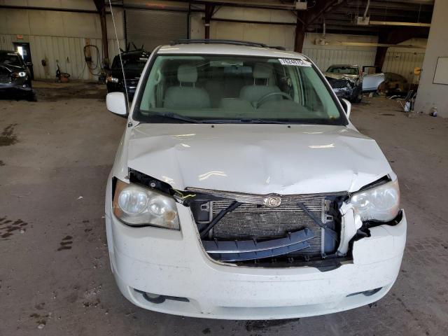 Photo 4 VIN: 2A8HR541X9R509517 - CHRYSLER TOWN & COU 