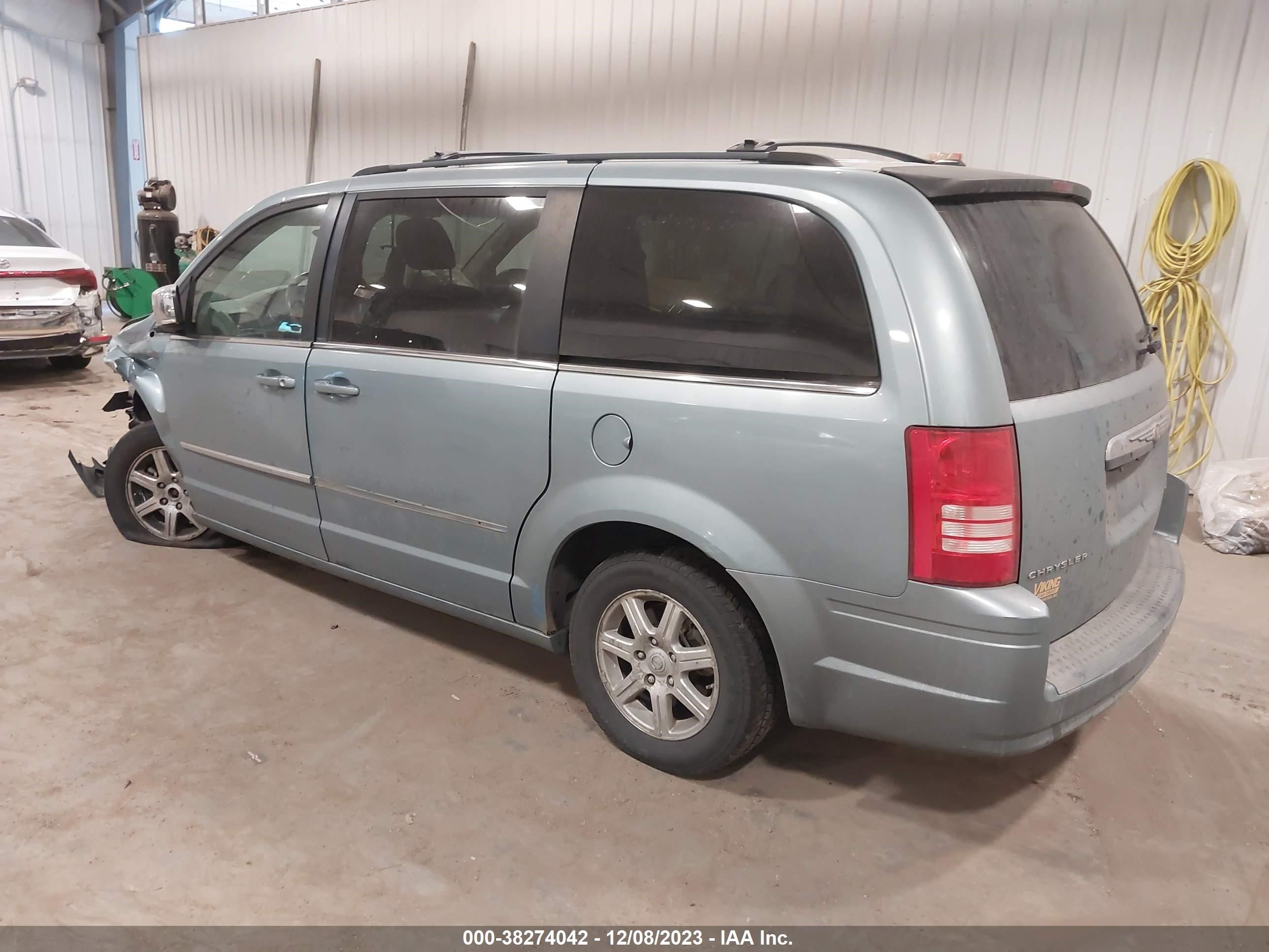 Photo 2 VIN: 2A8HR541X9R527550 - CHRYSLER TOWN & COUNTRY 