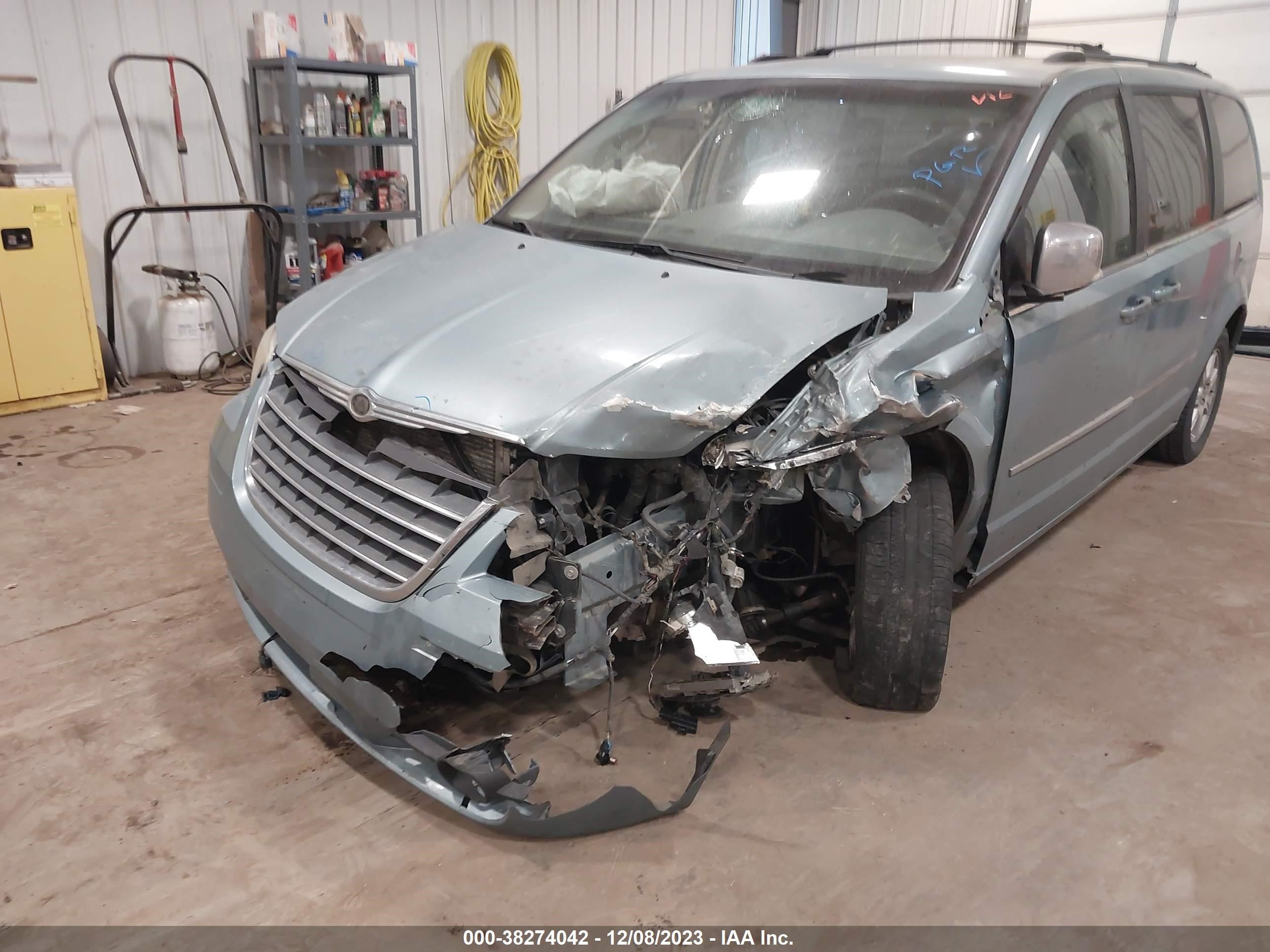 Photo 5 VIN: 2A8HR541X9R527550 - CHRYSLER TOWN & COUNTRY 