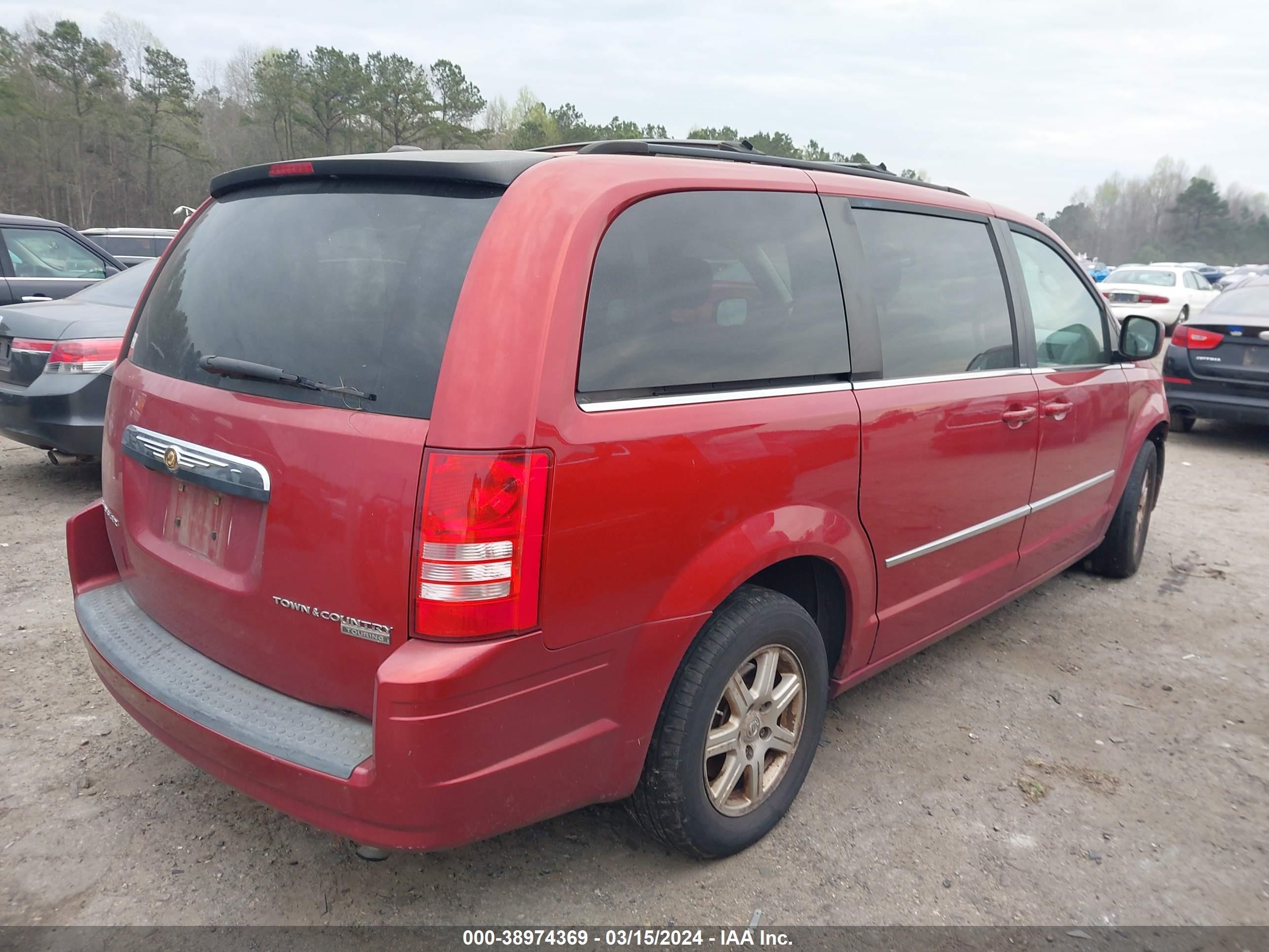 Photo 3 VIN: 2A8HR541X9R565683 - CHRYSLER TOWN & COUNTRY 