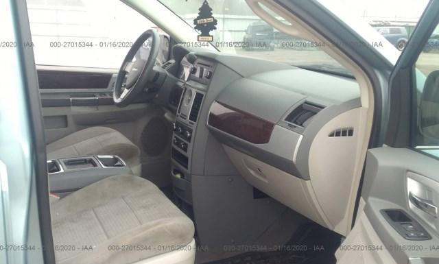 Photo 4 VIN: 2A8HR541X9R637658 - CHRYSLER TOWN AND COUNTRY 