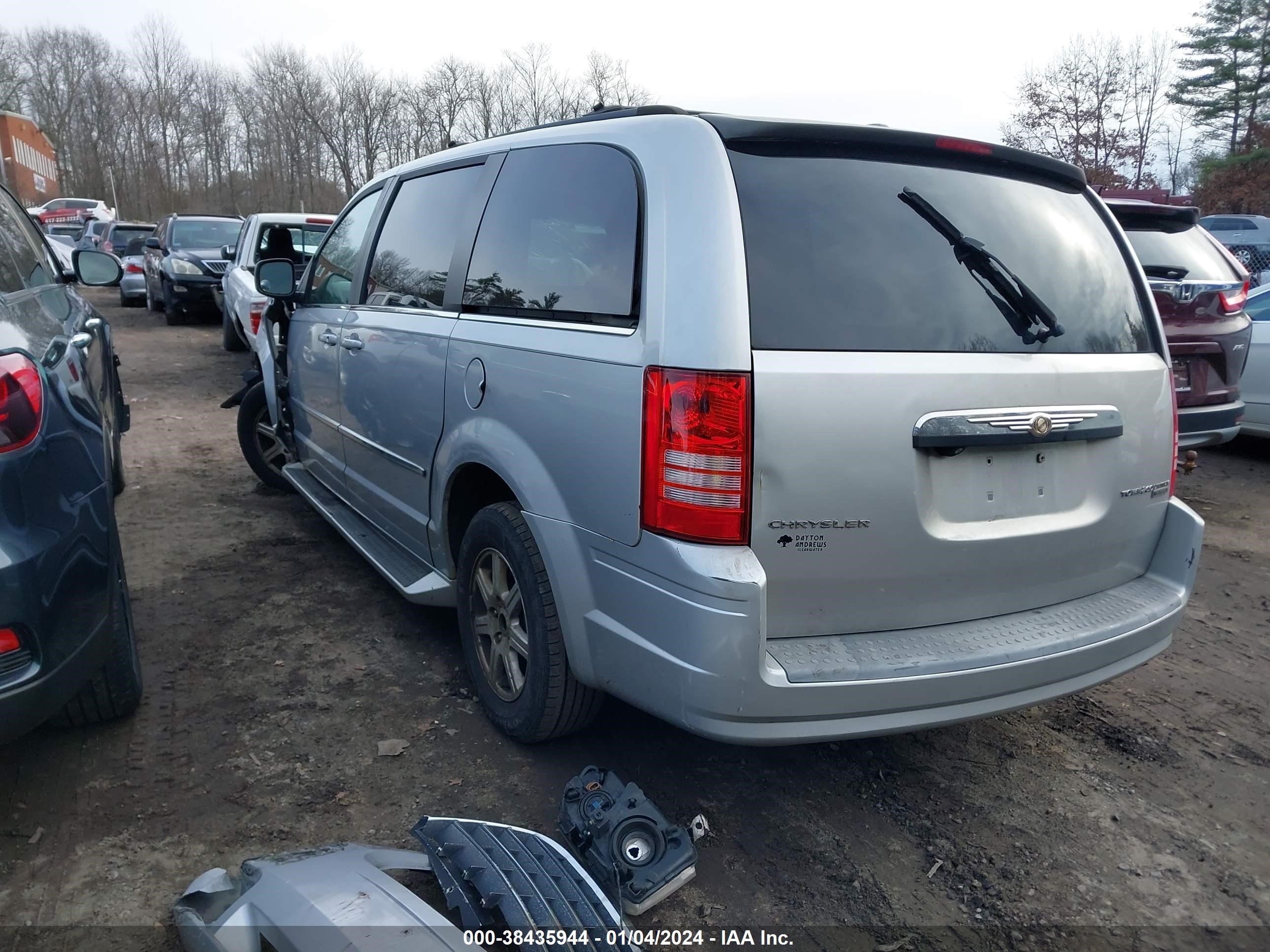 Photo 2 VIN: 2A8HR541X9R640818 - CHRYSLER TOWN & COUNTRY 