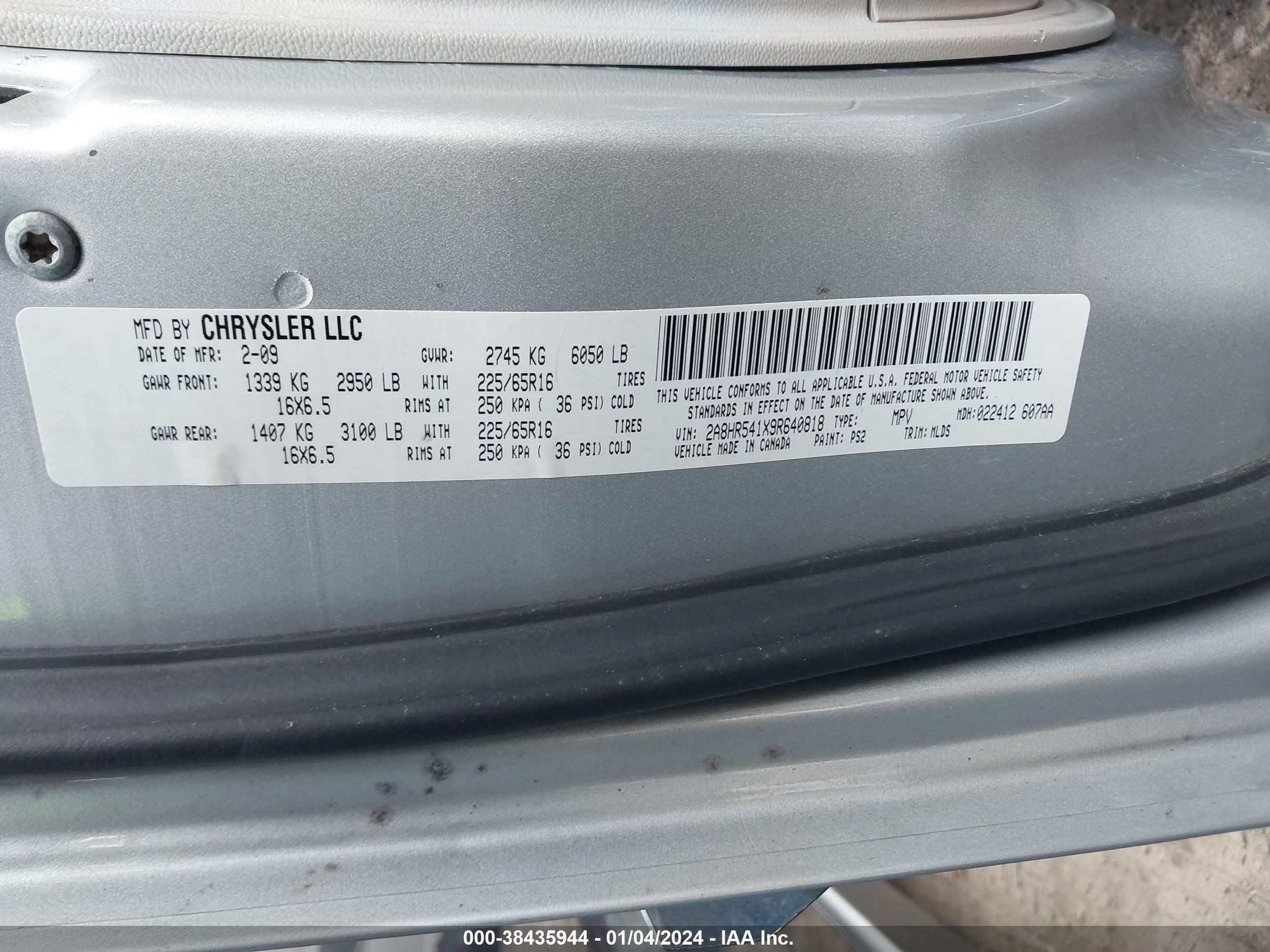 Photo 8 VIN: 2A8HR541X9R640818 - CHRYSLER TOWN & COUNTRY 