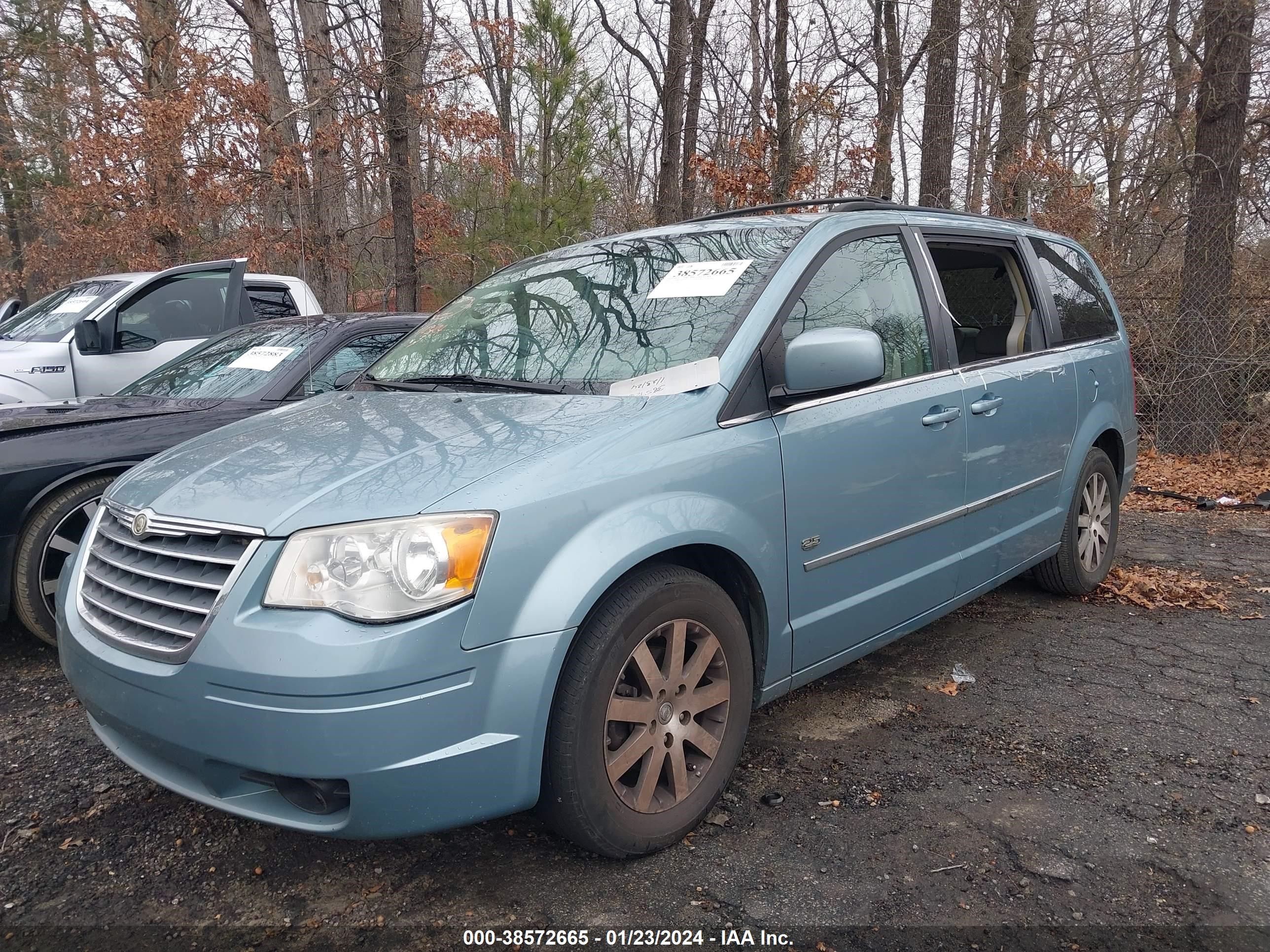 Photo 5 VIN: 2A8HR541X9R649051 - CHRYSLER TOWN & COUNTRY 