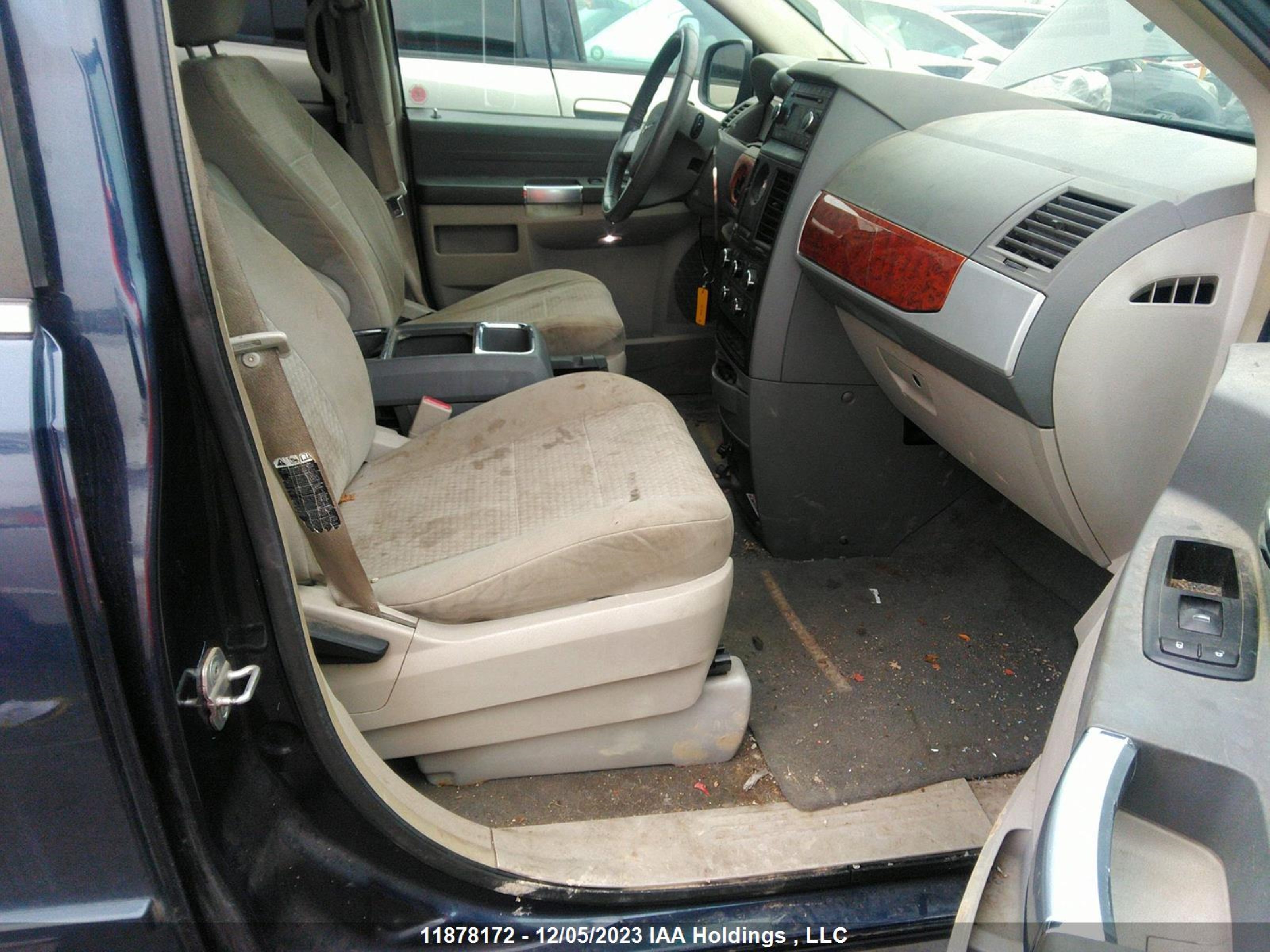 Photo 4 VIN: 2A8HR54P08R106407 - CHRYSLER TOWN & COUNTRY 