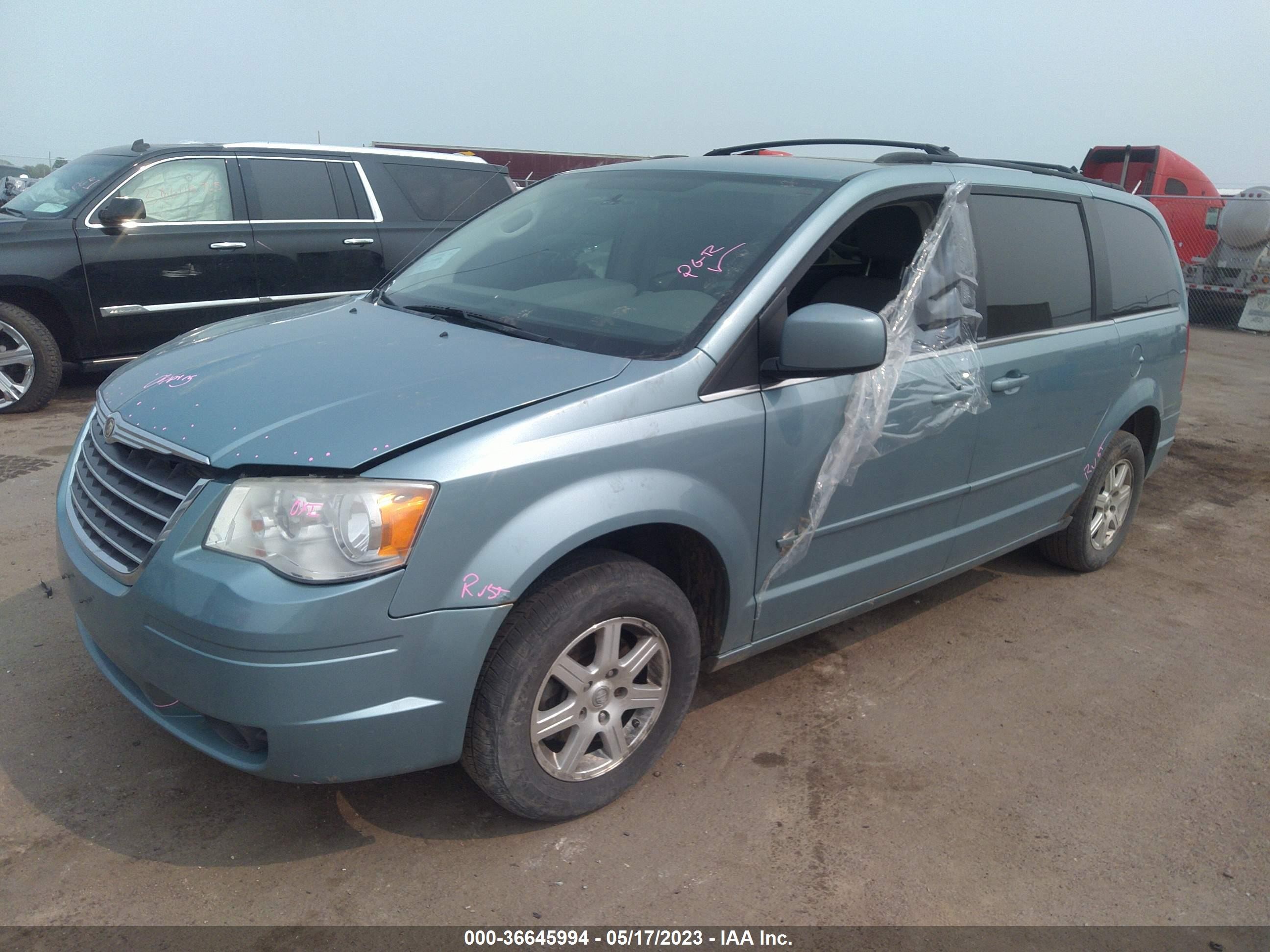 Photo 1 VIN: 2A8HR54P08R127693 - CHRYSLER TOWN & COUNTRY 