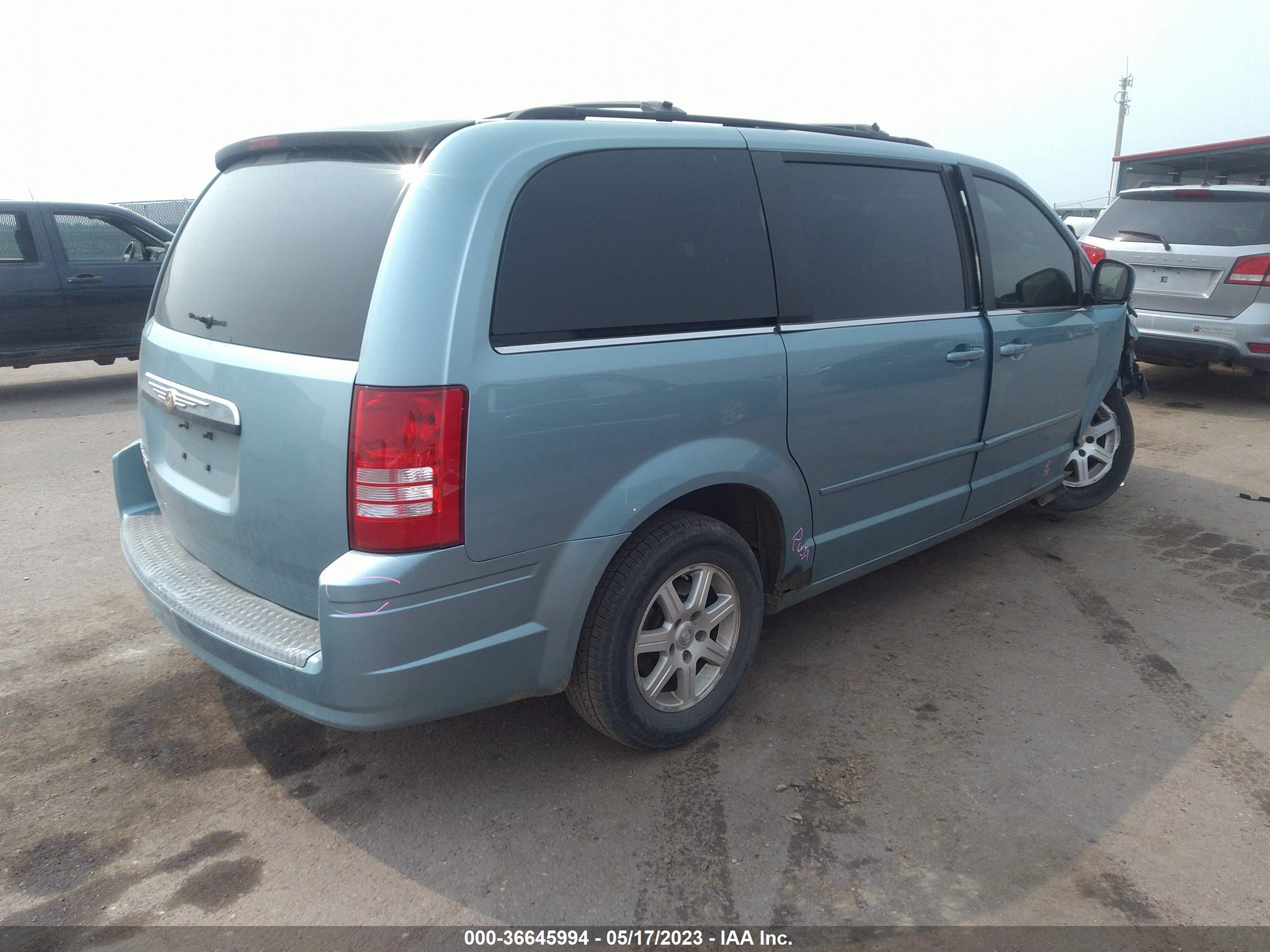 Photo 3 VIN: 2A8HR54P08R127693 - CHRYSLER TOWN & COUNTRY 