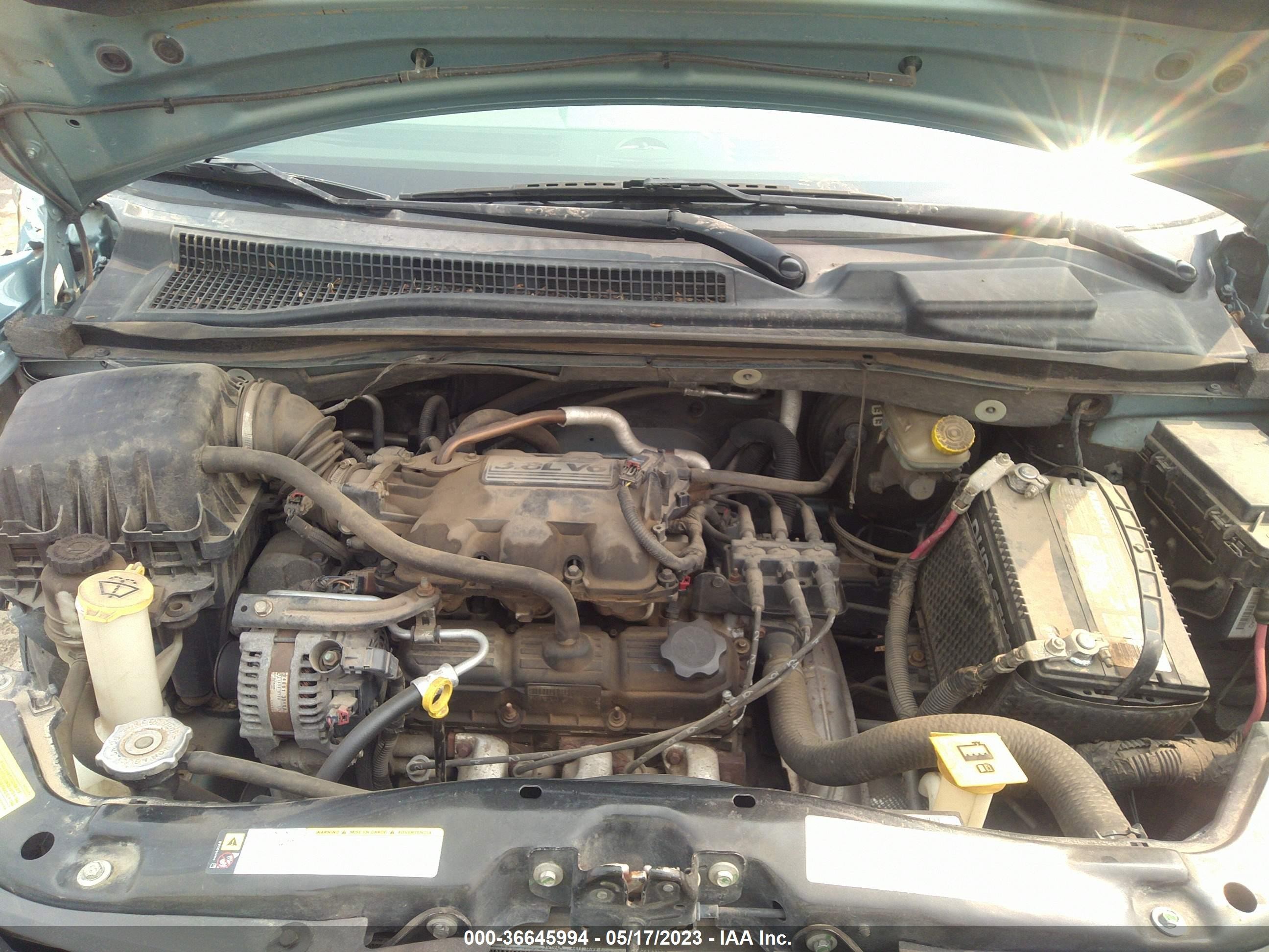 Photo 9 VIN: 2A8HR54P08R127693 - CHRYSLER TOWN & COUNTRY 